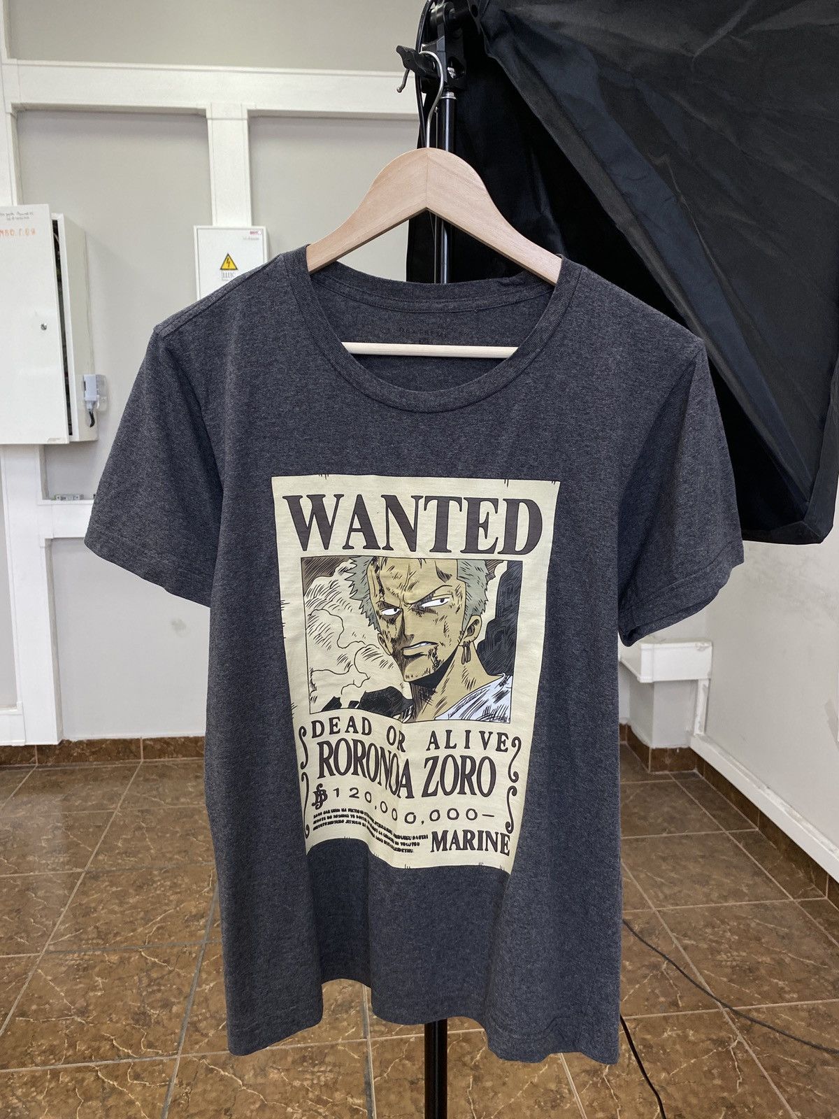 One Piece 🇯🇵 Vintage Y2K Roronoa Zoro Wanted One Piece T-Shirt Rare Size US M / EU 48-50 / 2 - 1 Thumbnail