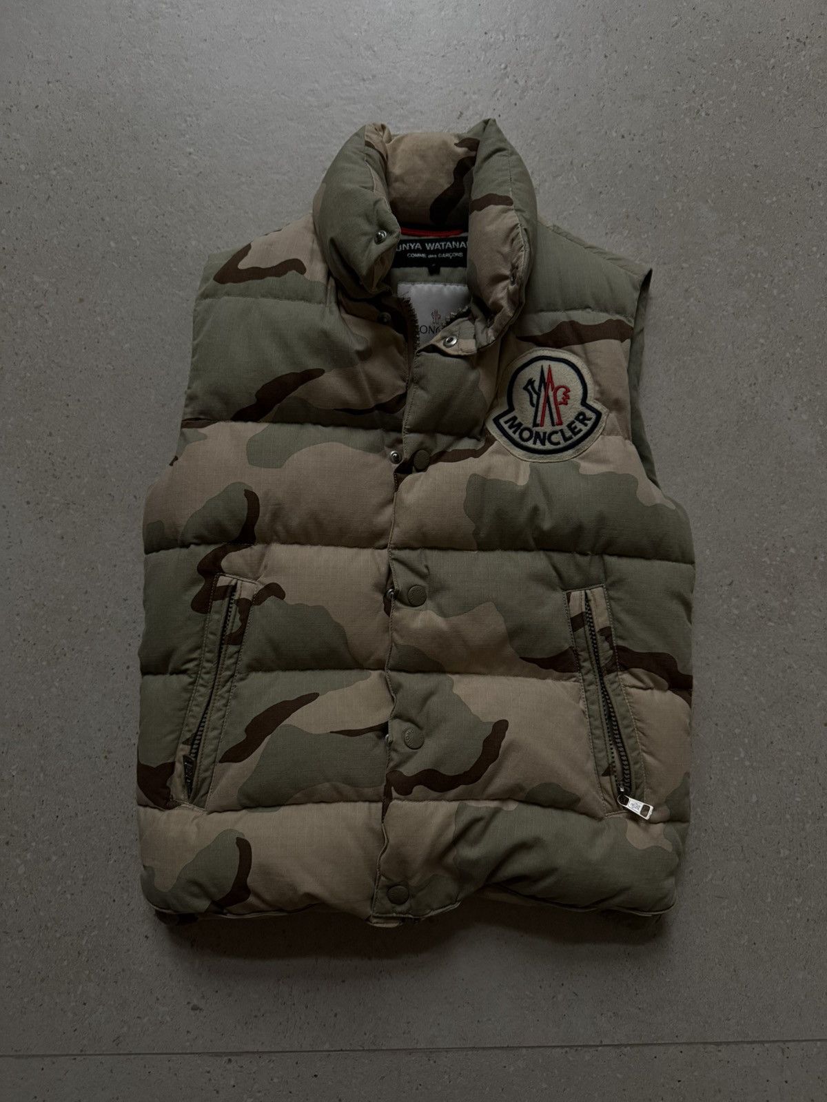 JUNYA WATANABE COMME des GARCONS (ジュンヤワタナベ コムデギャルソン) MONCLER (モンクレール)  デザートカモダウンベスト ベージュ×グレー サイズ:L