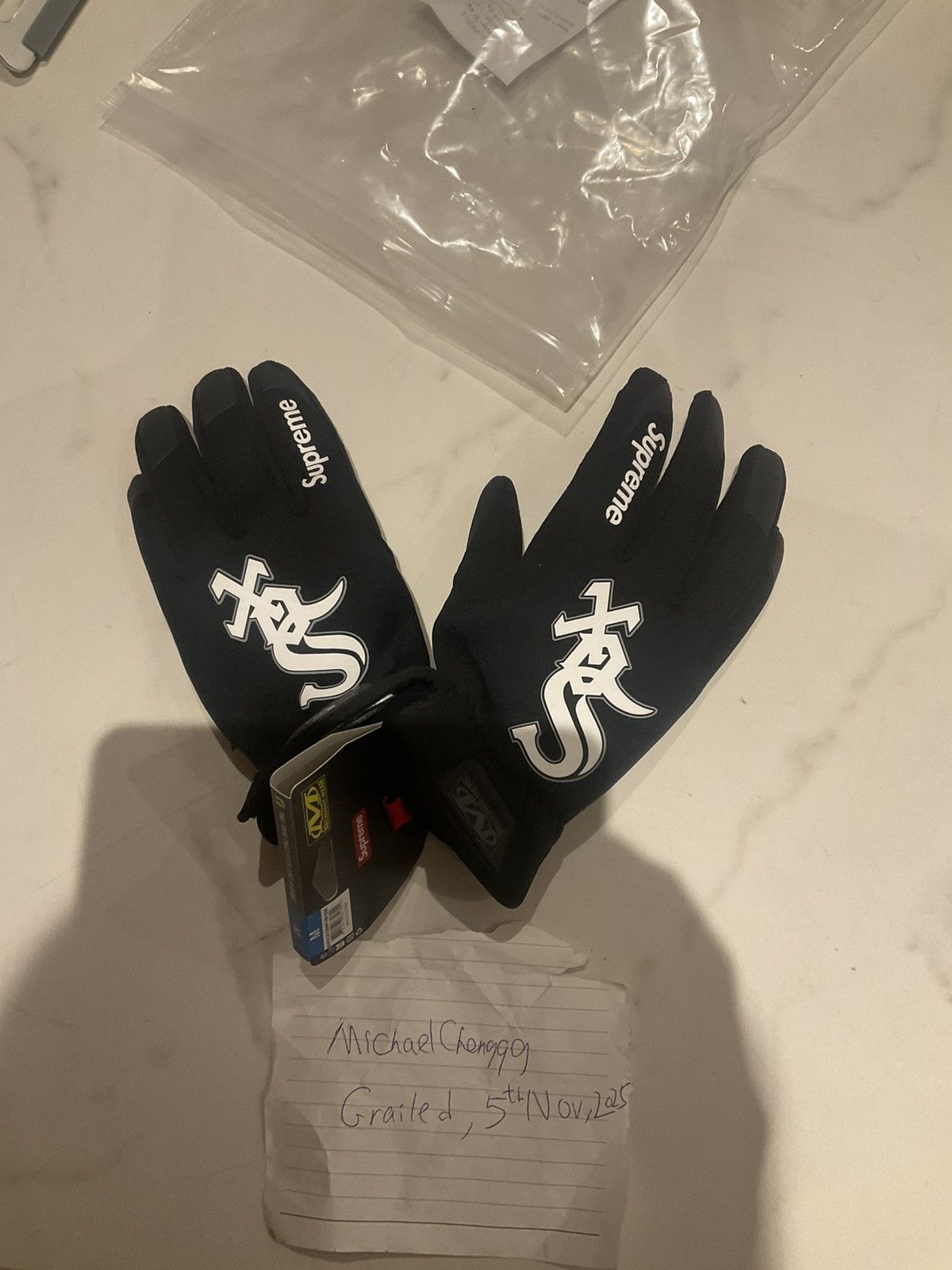 Supreme Supreme Mechanix FastFit MLB Team Gloves Black White Sox