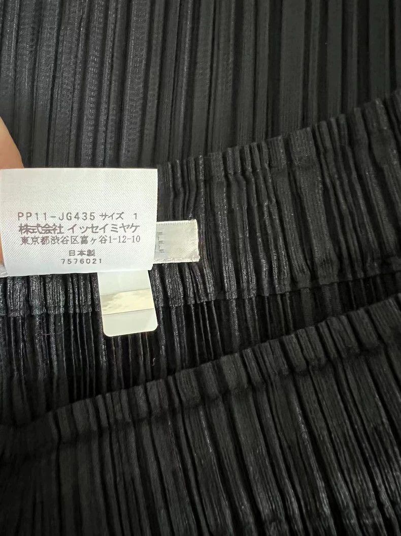 Issey Miyake Issey Miyake size:1 Black slit pleated skirt Size 22" - 5 Thumbnail