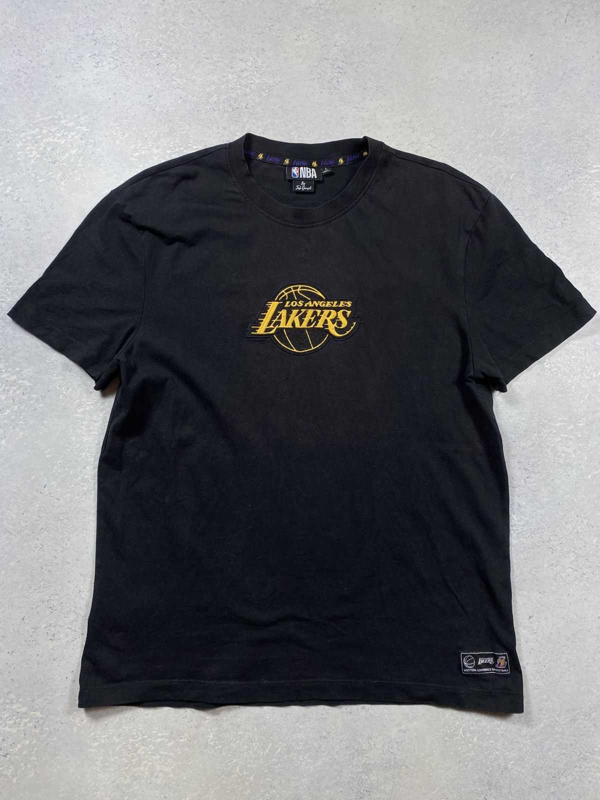 NBA Mens Black Los Angeles Lakers T-Shirt With Big Centre Logo Size US L / EU 52-54 / 3 - 2 Thumbnail