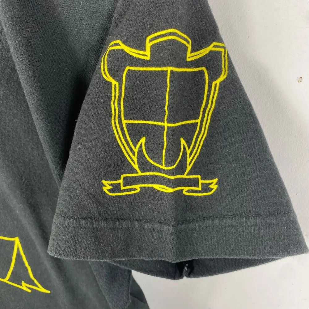 Japanese Brand Japanese Brand TABLOID NEWS Crest Shield Graphic Tee Shirt Size US M / EU 48-50 / 2 - 3 Thumbnail