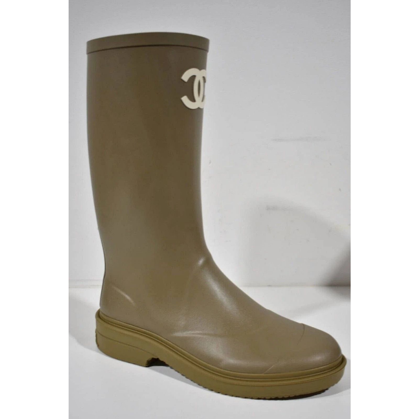 Chanel Chanel 22K Dark Beige White CC Logo High Rubber Rain Boot 40 Size US 10 / IT 40 - 4 Thumbnail