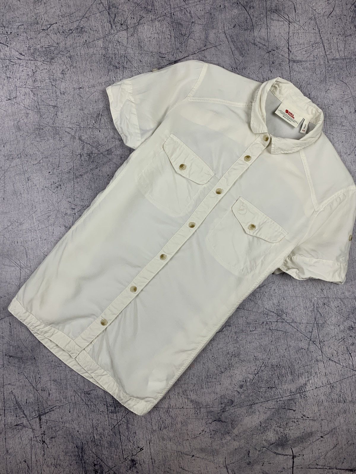 Fjallraven Fjallraven Shirt Short Sleeve Size XS White Outdoor Gorpcore Size XS / US 0-2 / IT 36-38 - 1 Thumbnail