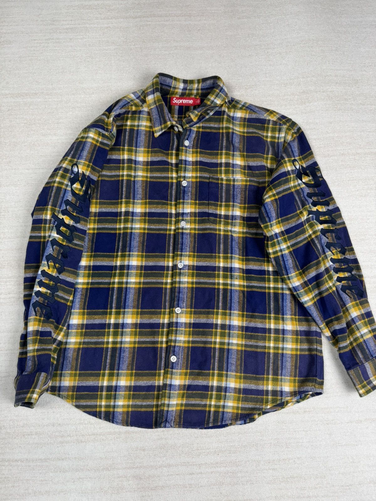 Supreme Supreme old english embroidered flannel Size US L / EU 52-54 / 3 - 1 Thumbnail
