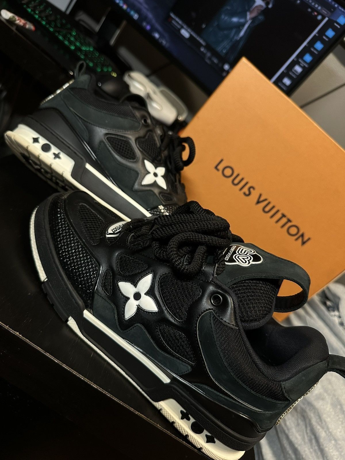 Louis Vuitton Black and White Skate Sneakers Size US 9 / EU 42 - 2 Thumbnail
