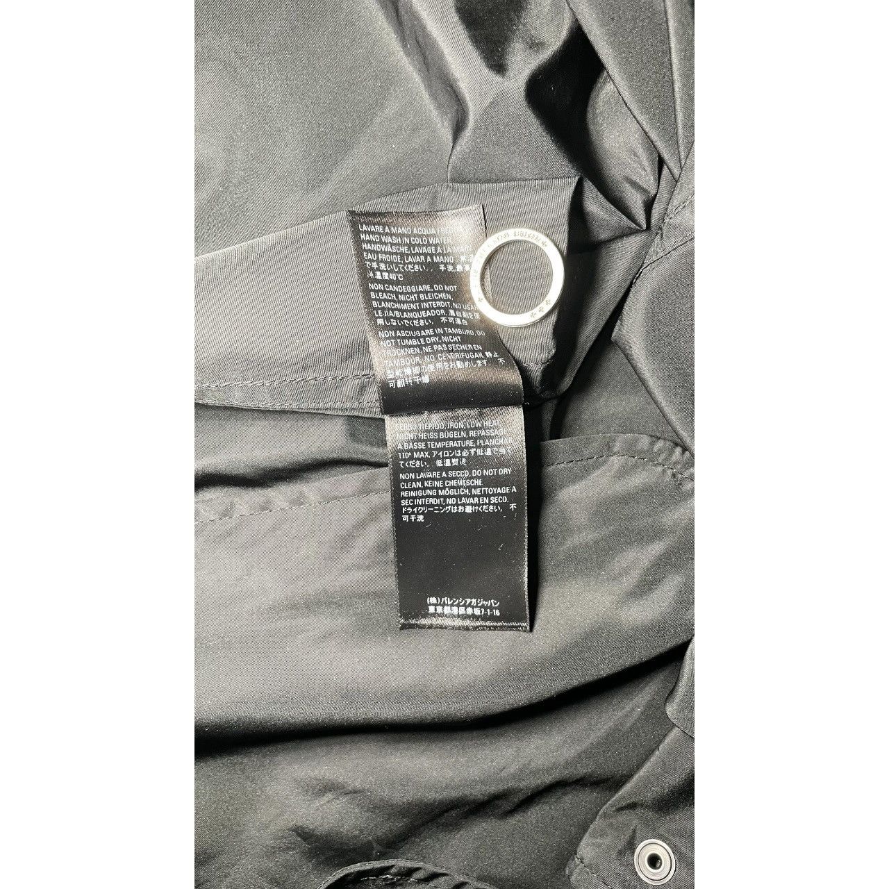 Balenciaga 2018 Balenciaga Tattoo Back Black Coach Jacket Sz 44 Size US S / EU 44-46 / 1 - 9 Thumbnail