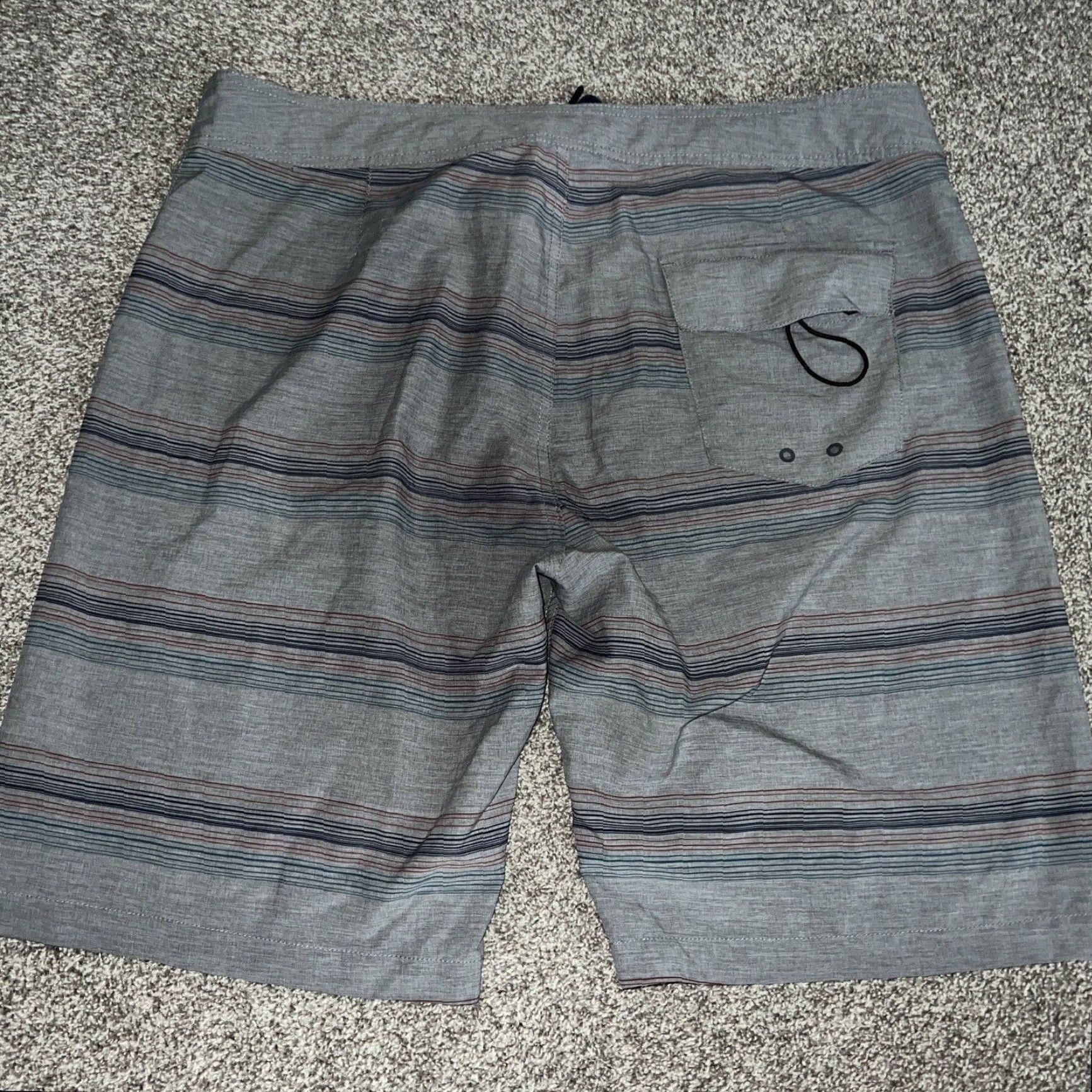 TravisMathew Travis Mathew Gray Striped Board Shorts Mens Size 38 Size US 38 / EU 54 - 4 Thumbnail