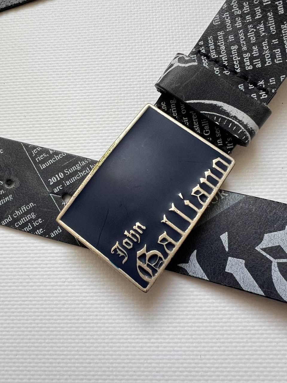 John Galliano Rare Galliano newspaper print logo gazette leather belt Size ONE SIZE - 6 Thumbnail