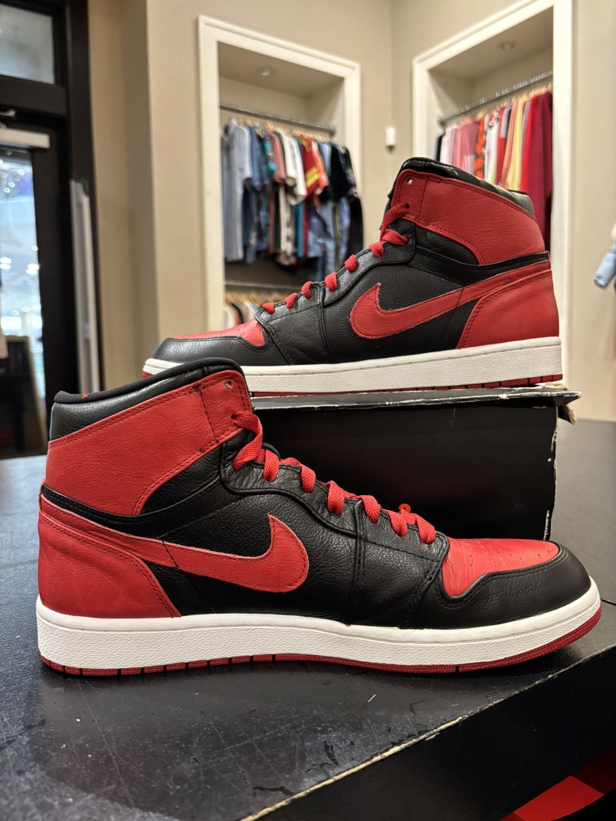 Jordan Brand Jordan 1 retro high 2010 ‘Banned’ Size US 12 / EU 45 - 10 Thumbnail