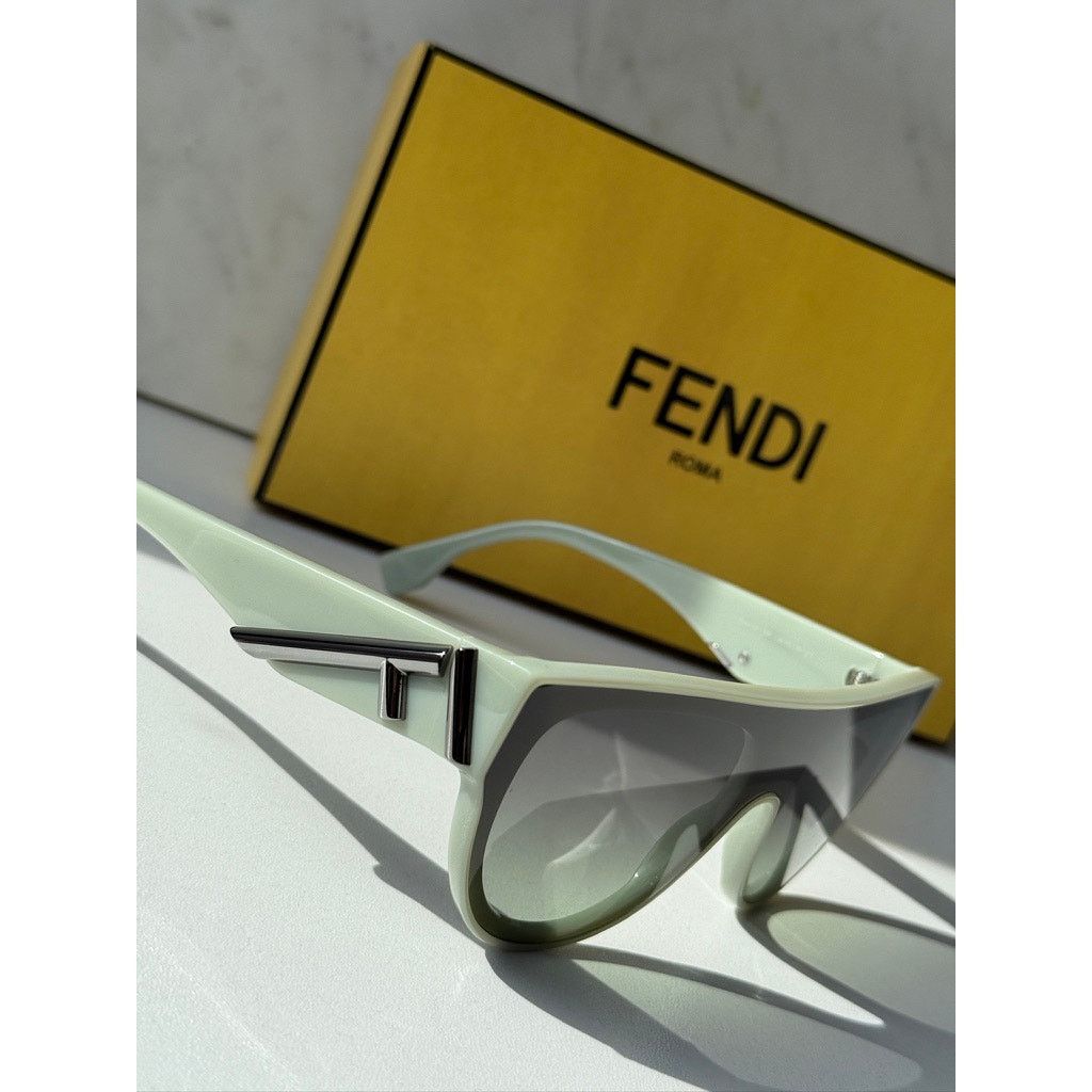 Fendi NEW Fendi FE40150I Way Green Flat Top Sunglasses Size ONE SIZE - 9 Thumbnail