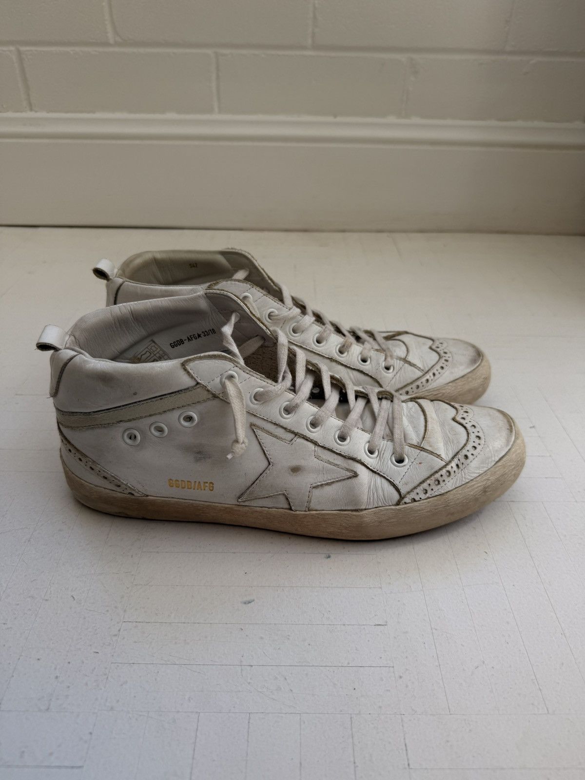 Golden Goose Golden Goose mid star - barely used Size US 9 / EU 42 - 2 Thumbnail