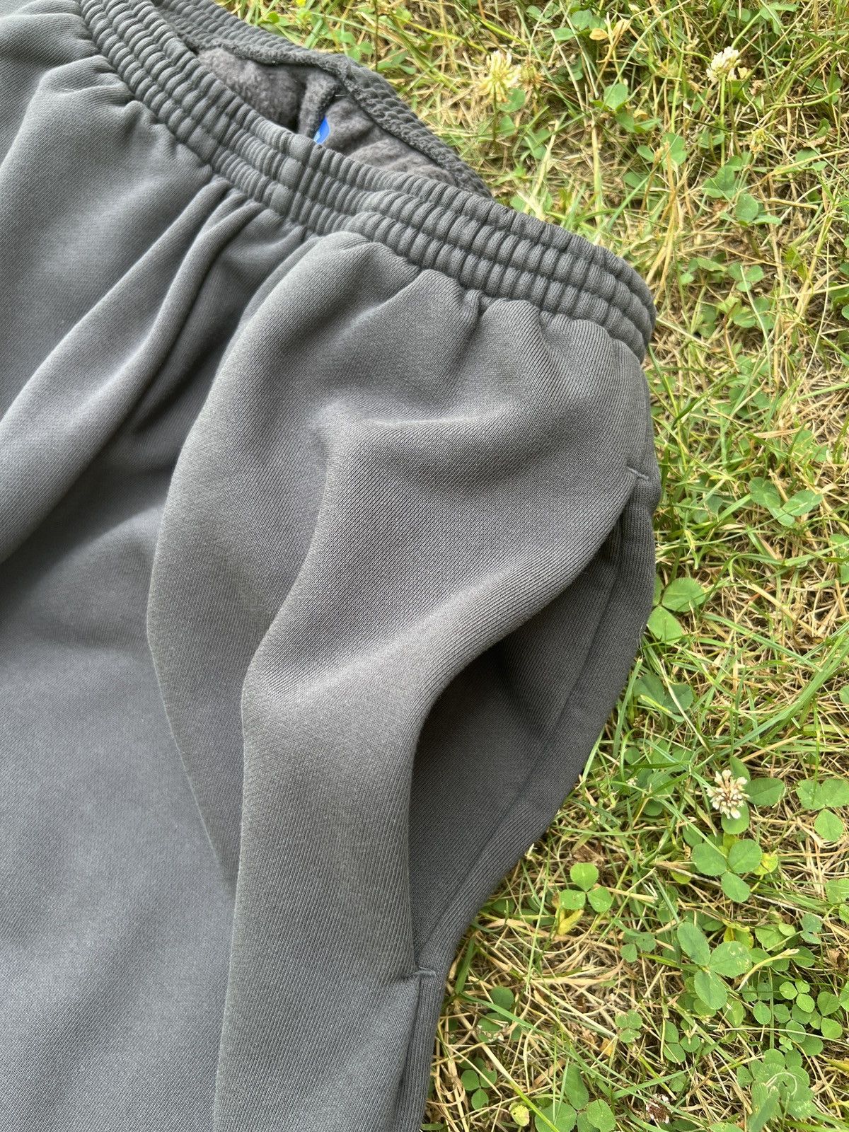Balenciaga × Gap × Kanye West Yeezy Gap Balenciaga Sweatpants Black Size Small Size US 30 / EU 46 - 6 Thumbnail