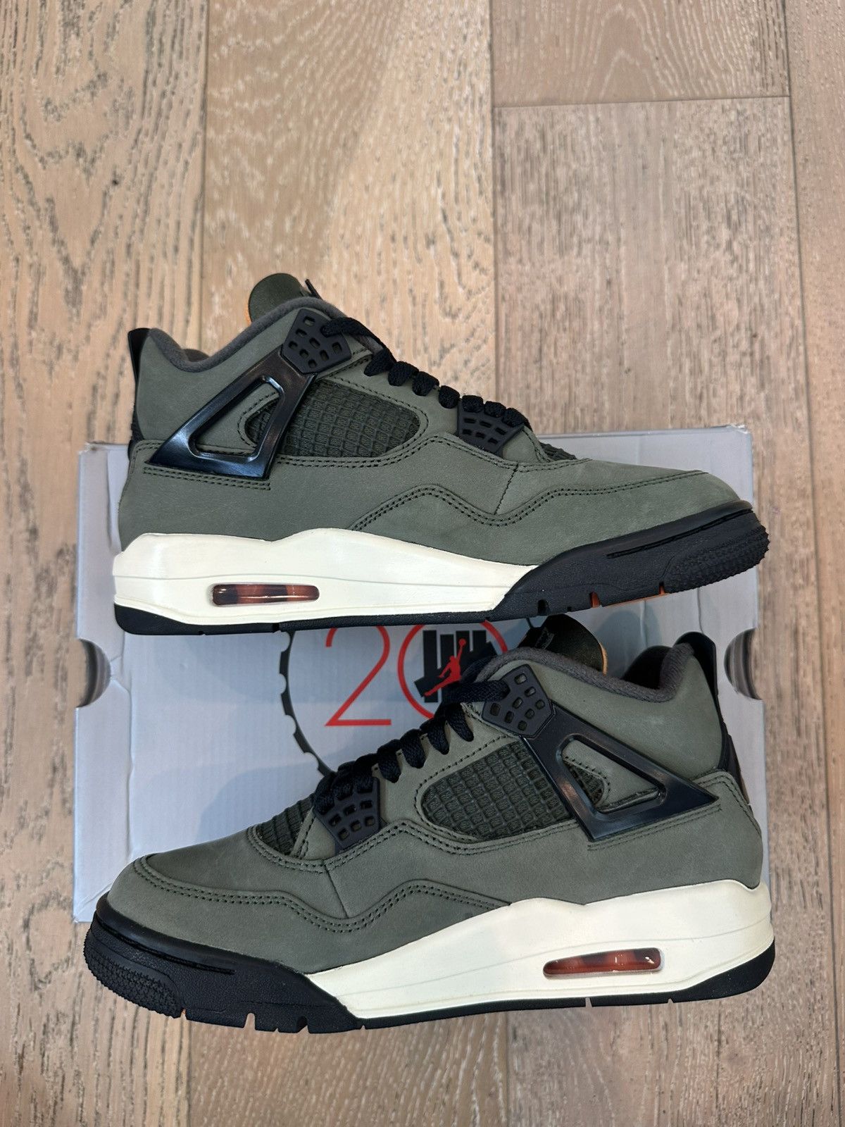 Jordan Brand × Undefeated Jordan 4 Retro OG SP Undefeated Size US 5.5 / EU 38 - 5 Thumbnail
