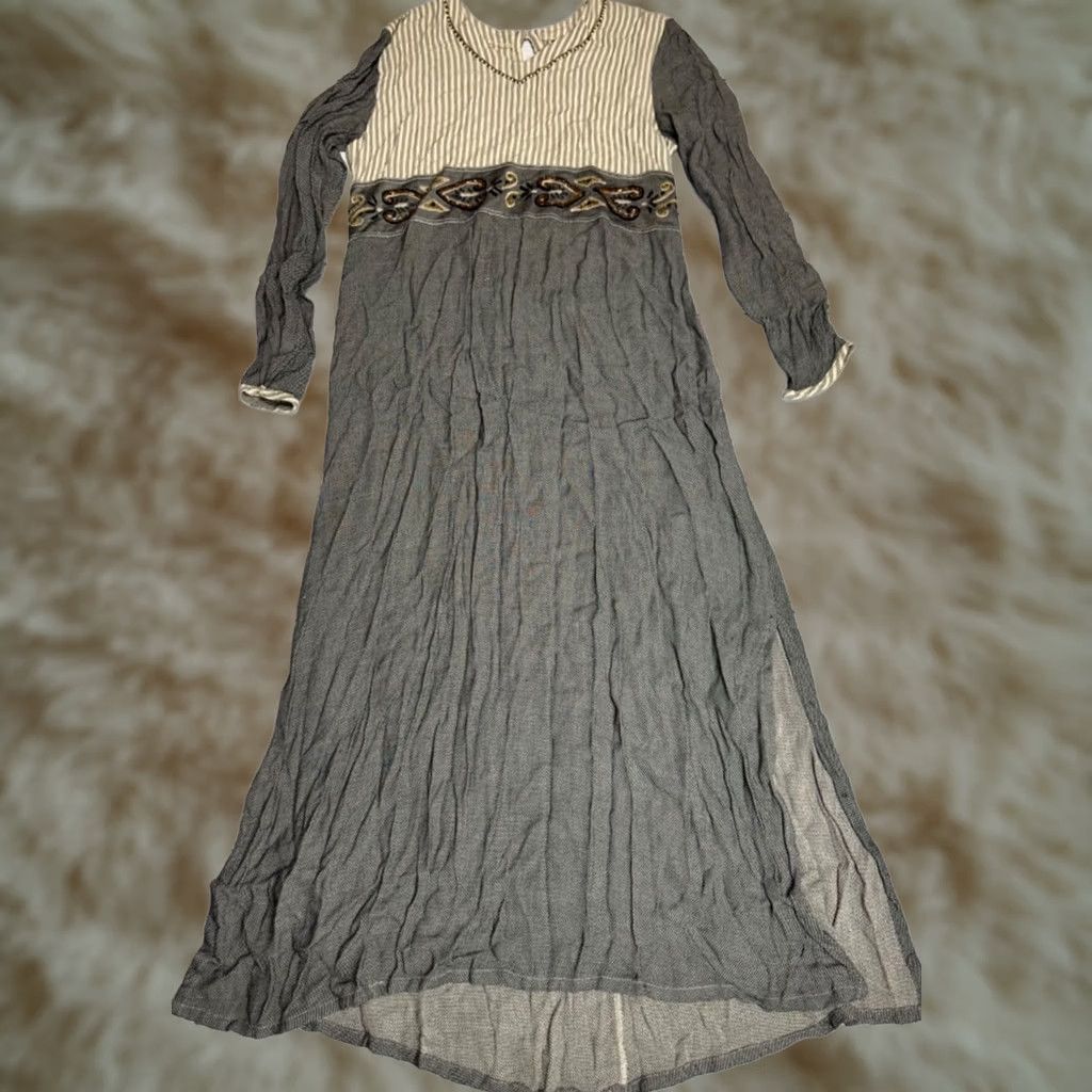 Vintage Faith by Celia Forrester Beaded Long Sleeve Dress Adult Medium Gray Maxi Size M / US 6-8 / IT 42-44 - 1 Thumbnail