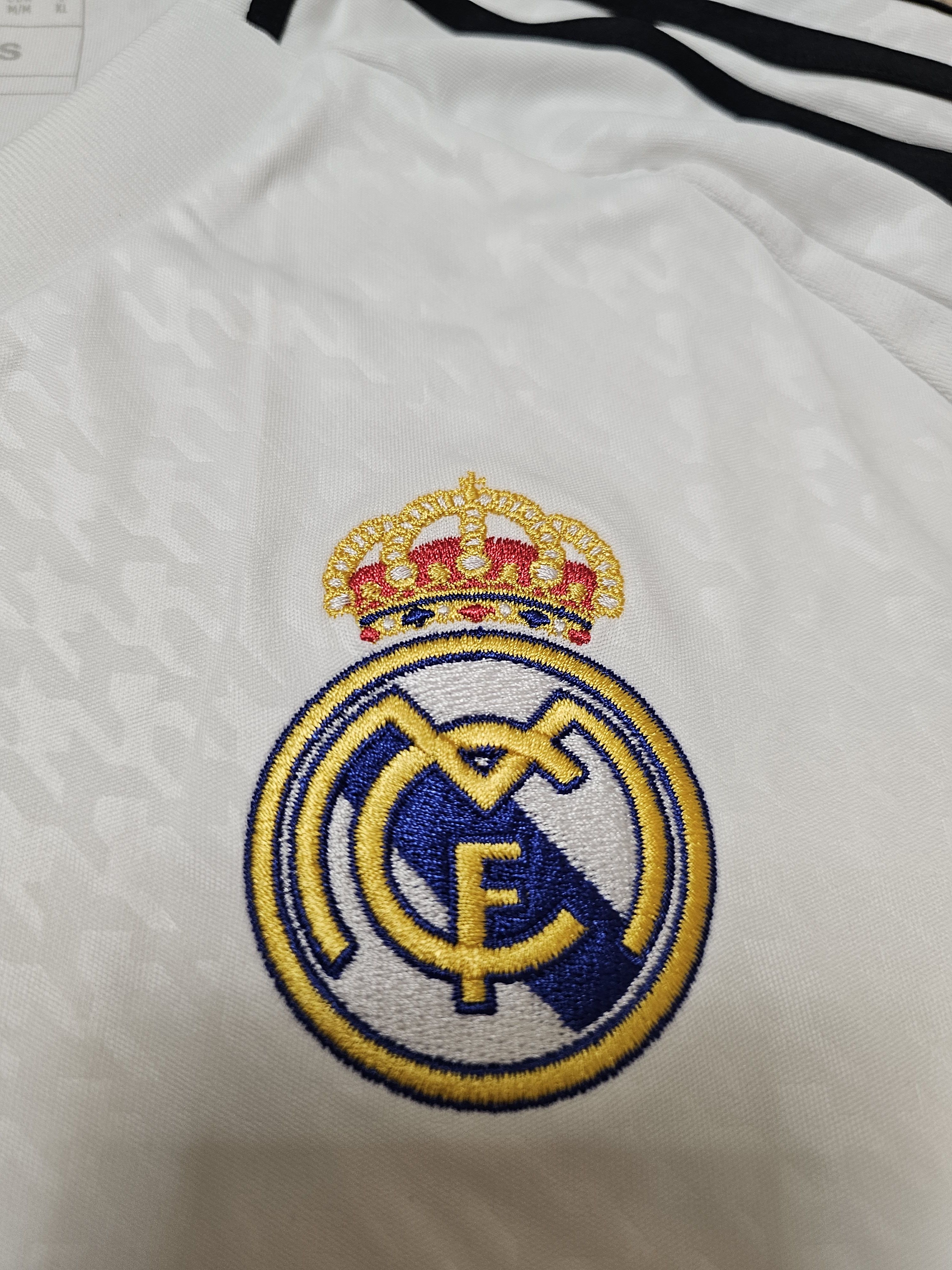 Adidas REAL MADRID 2024 2025 HOME GULER FOOTBALL SOCCER JERSEY LONG Size US M / EU 48-50 / 2 - 4 Thumbnail