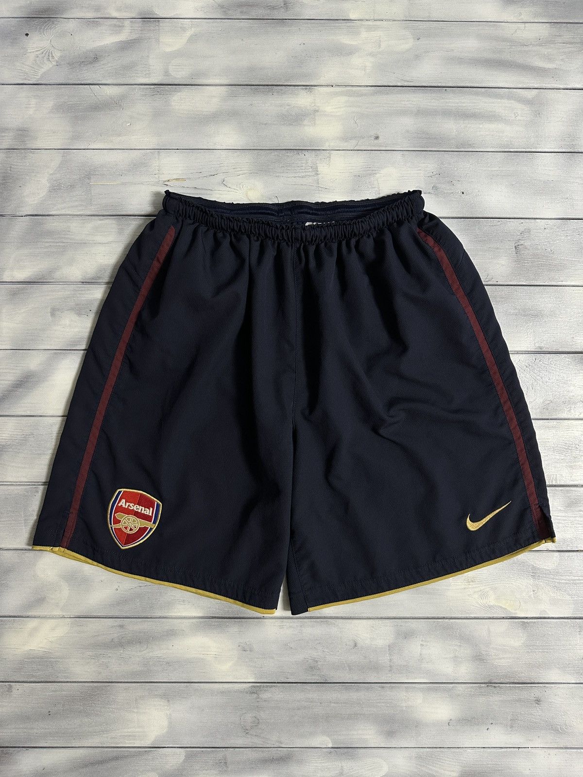 Nike Rare Vintage Soccer Shorts Nike Arsenal Size M Size US 32 / EU 48 - 1 Thumbnail