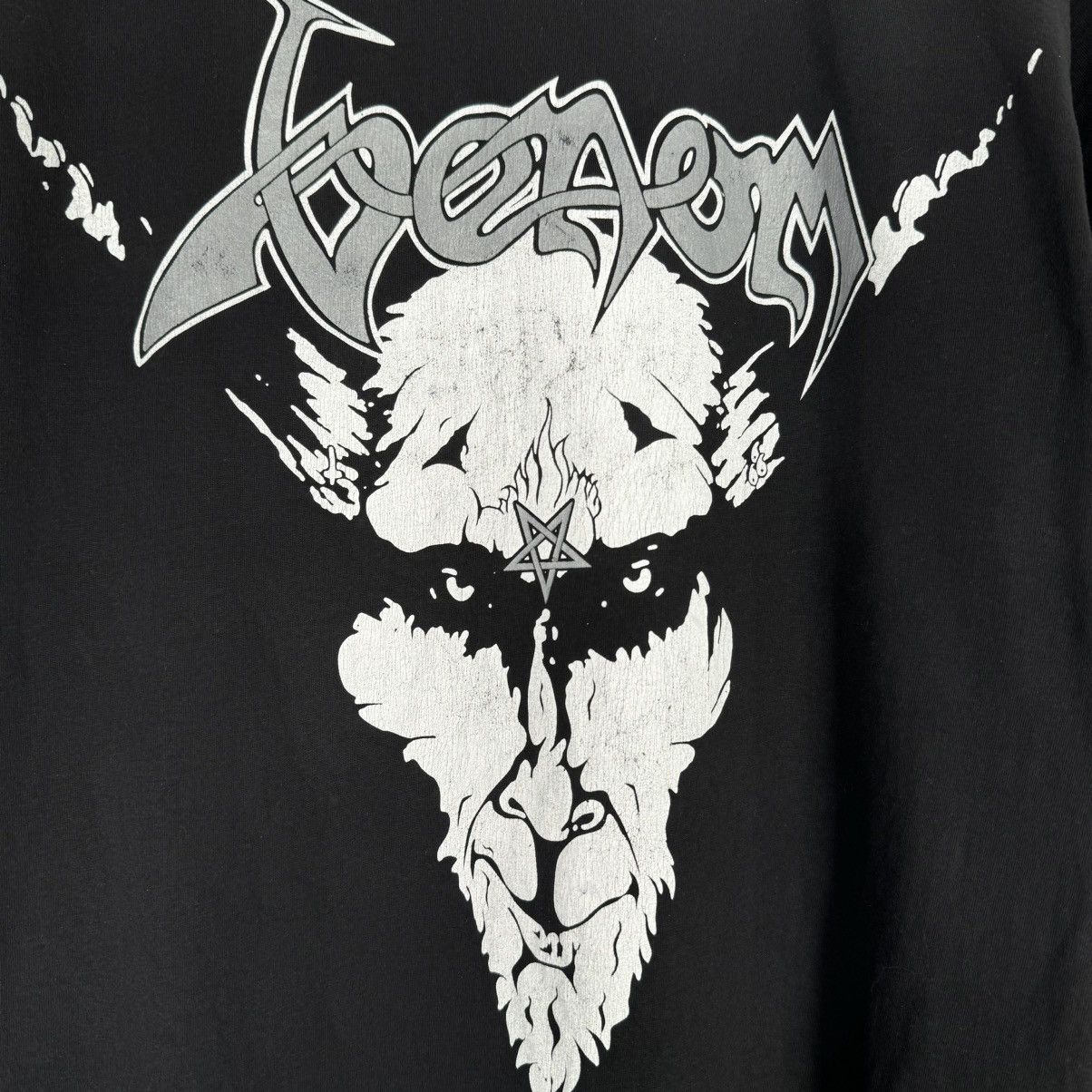 Band Tees Vintage Venom Skeletons In The Closet Euro Metal T Shirt Size US L / EU 52-54 / 3 - 4 Thumbnail