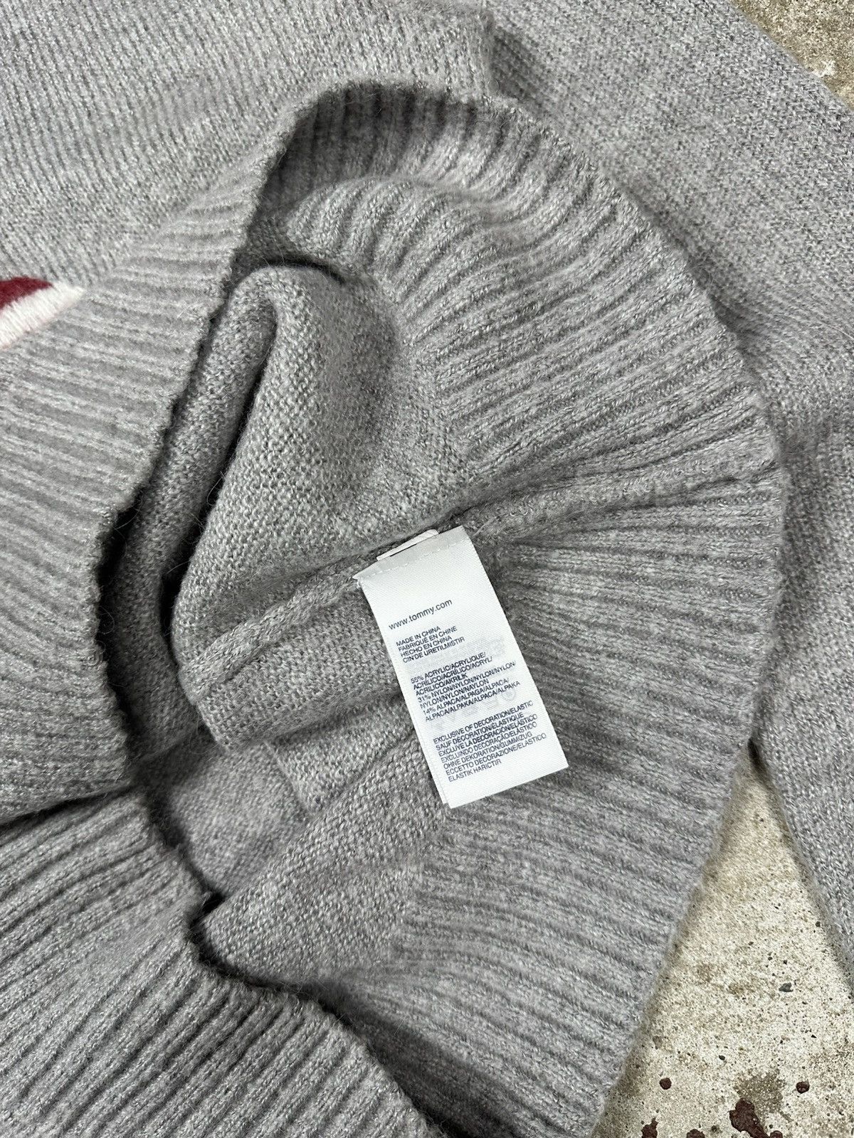 Tommy Hilfiger × Vintage Vintage Y2K Tommy Hilfiger Grey US Flag Sweater Jumper Size US S / EU 44-46 / 1 - 8 Thumbnail