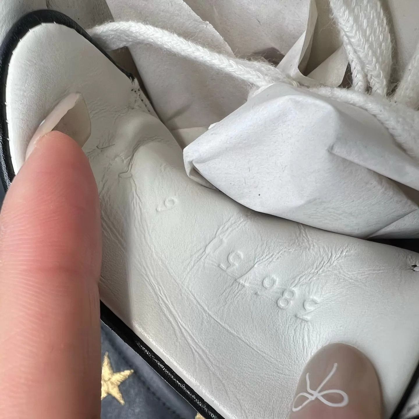 Gucci Gucci Ace Black Bee Sneaker US 6 EU 40 Boxed Size US 7 / EU 40 - 4 Thumbnail