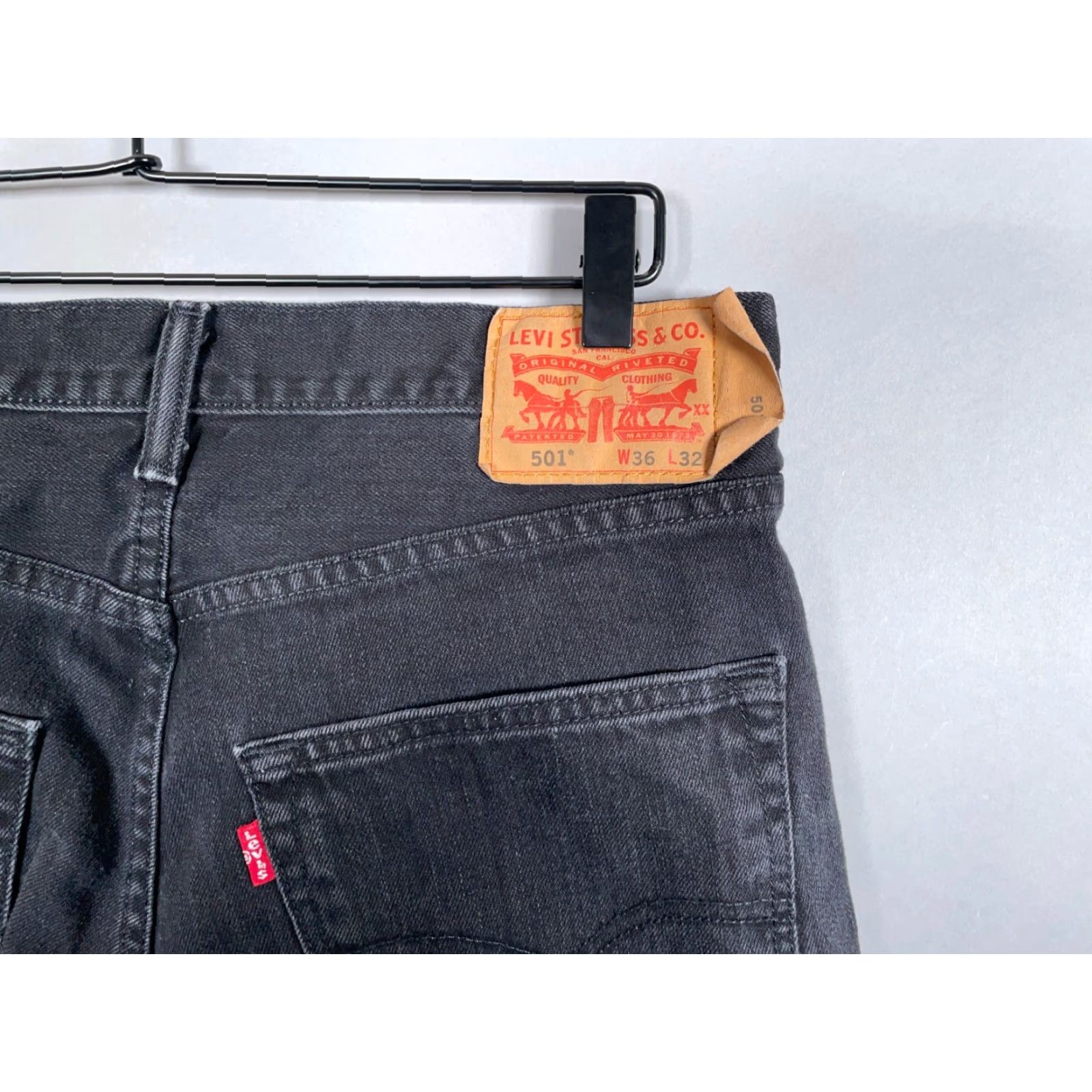 Levi's VINTAGE Levi's 501 Jeans Men's Regular Fit Straight Leg Black Denim 34 x 30 Casual Size US 34 / EU 50 - 3 Thumbnail