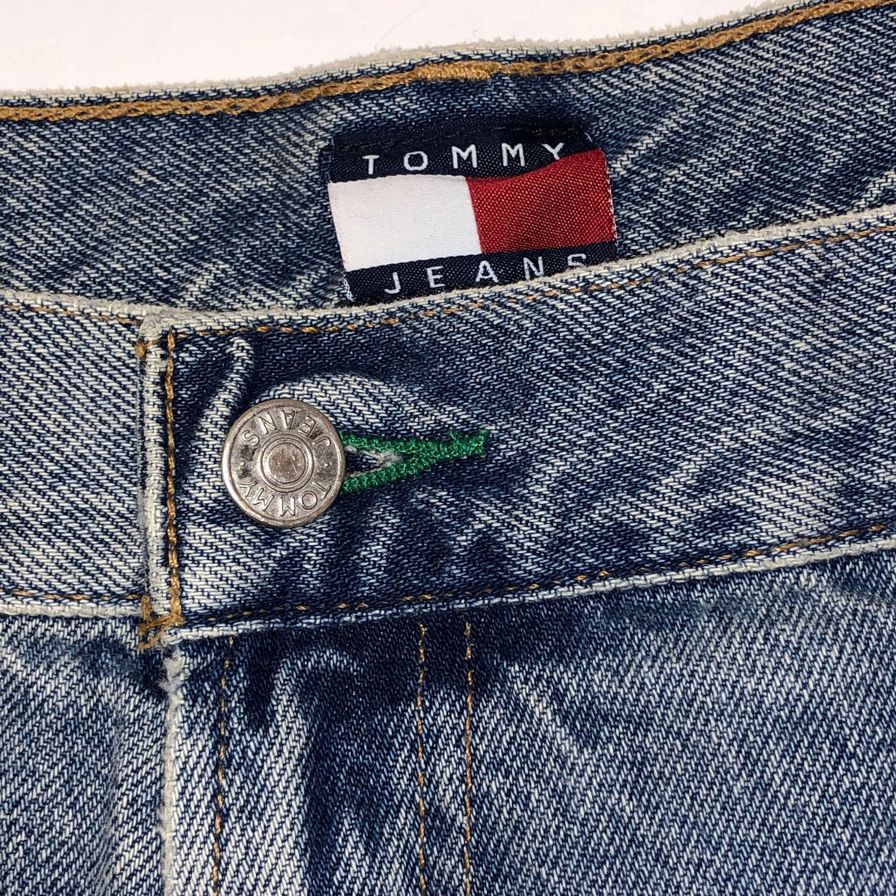 Tommy Hilfiger 90's SPELL OUT Blue Jeans DEMIN FLAG Logo HIP HOP Shorts Size US 40 / EU 56 - 4 Thumbnail