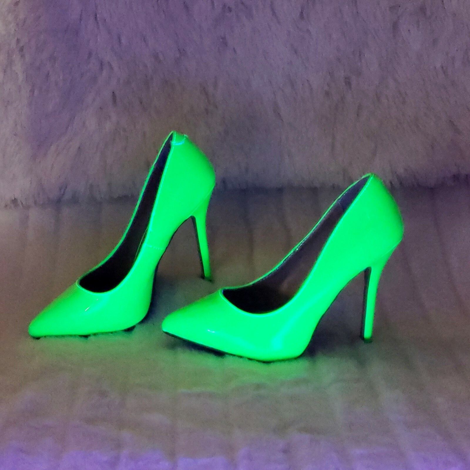 Other Amuse 20 Neon Green Patent 5" High Heel Shoes Pumps NY (US S Size US 11 / IT 41 - 4 Thumbnail