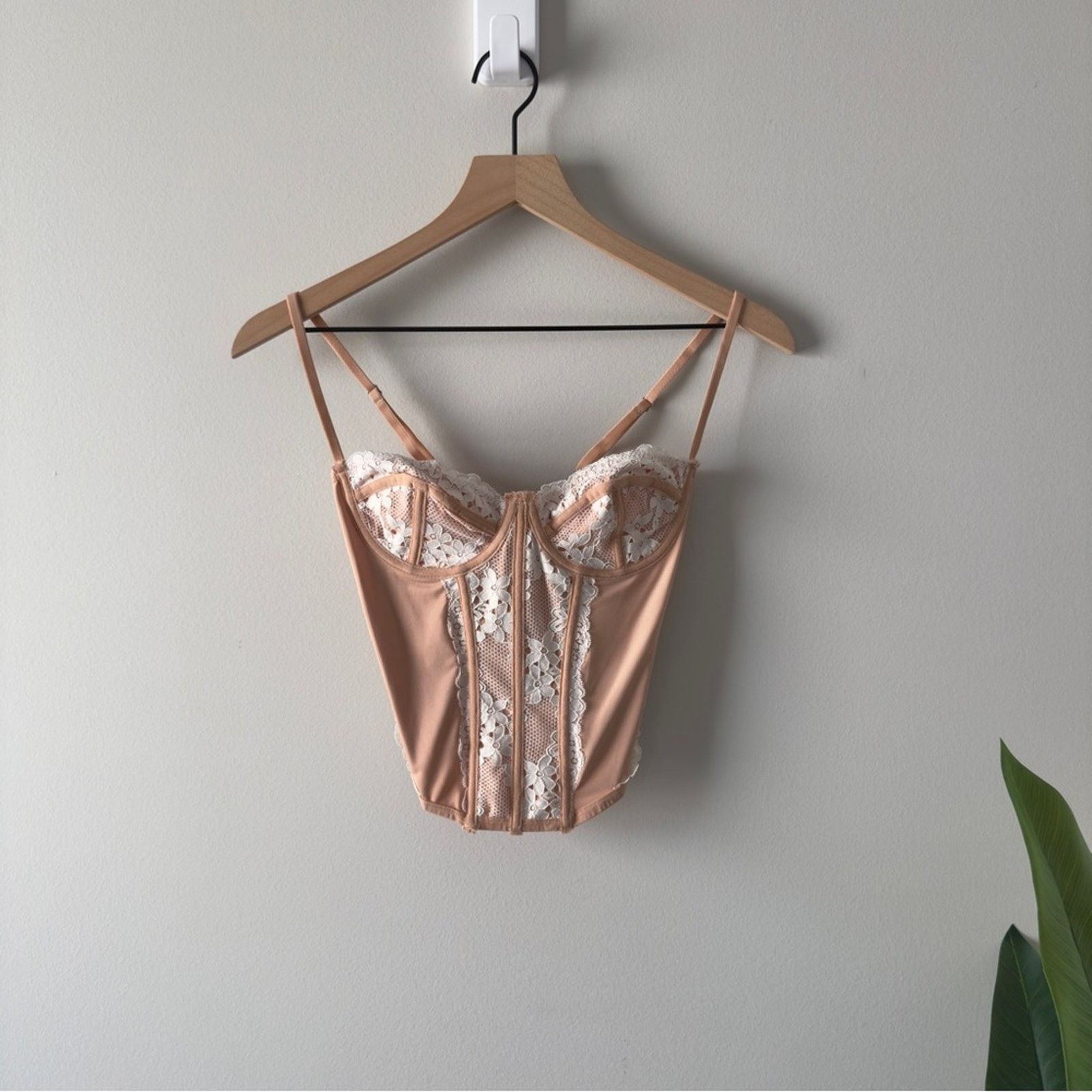 Forever 21 Forever 21 Lace Bustier Pink White Corset Top Adjustable EUC Size ONE SIZE - 3 Thumbnail