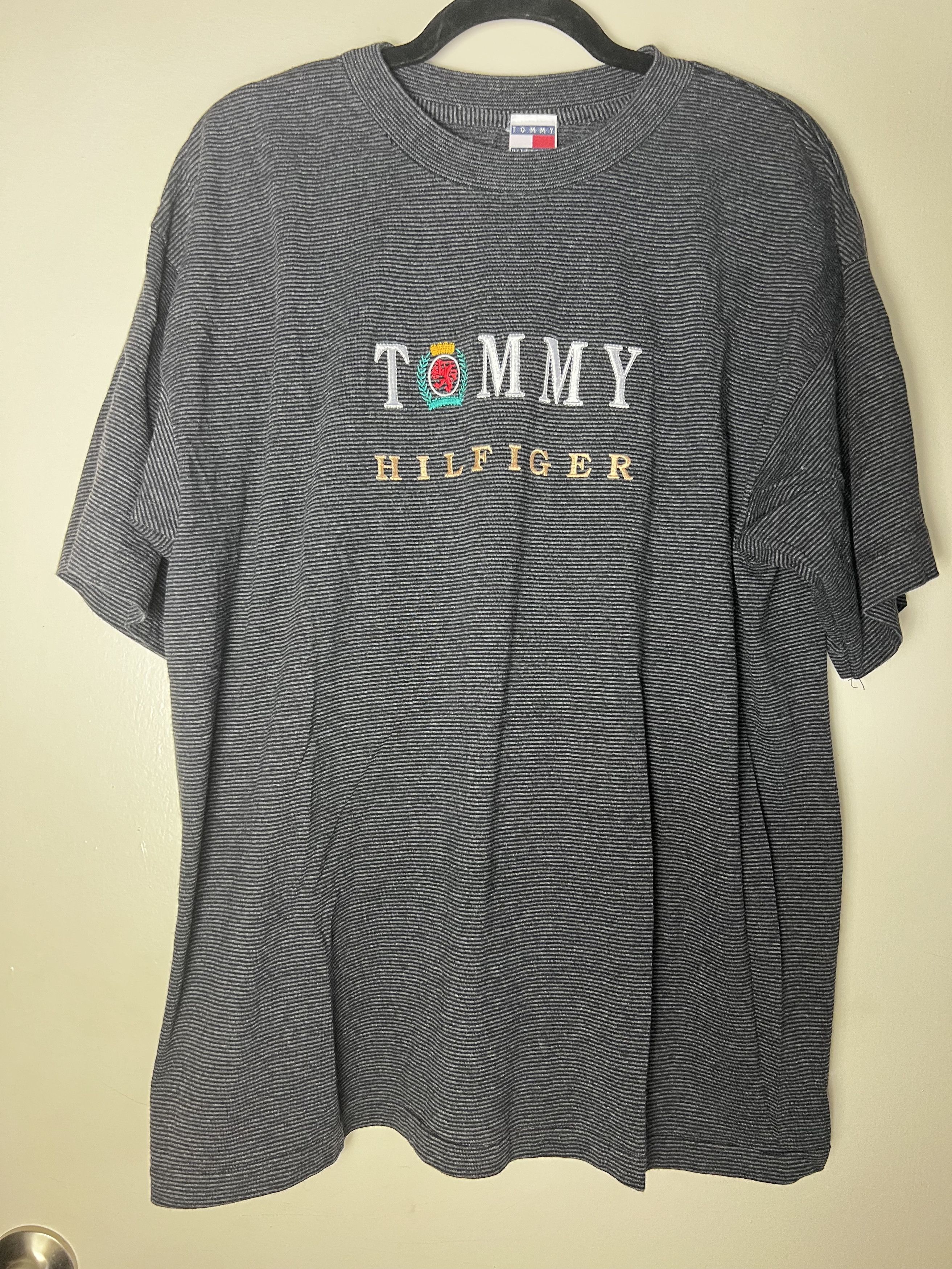 Tommy Hilfiger Vintage Embroidered Tommy Hilfiger Logo T-shirt Size US XL / EU 56 / 4 - 5 Thumbnail