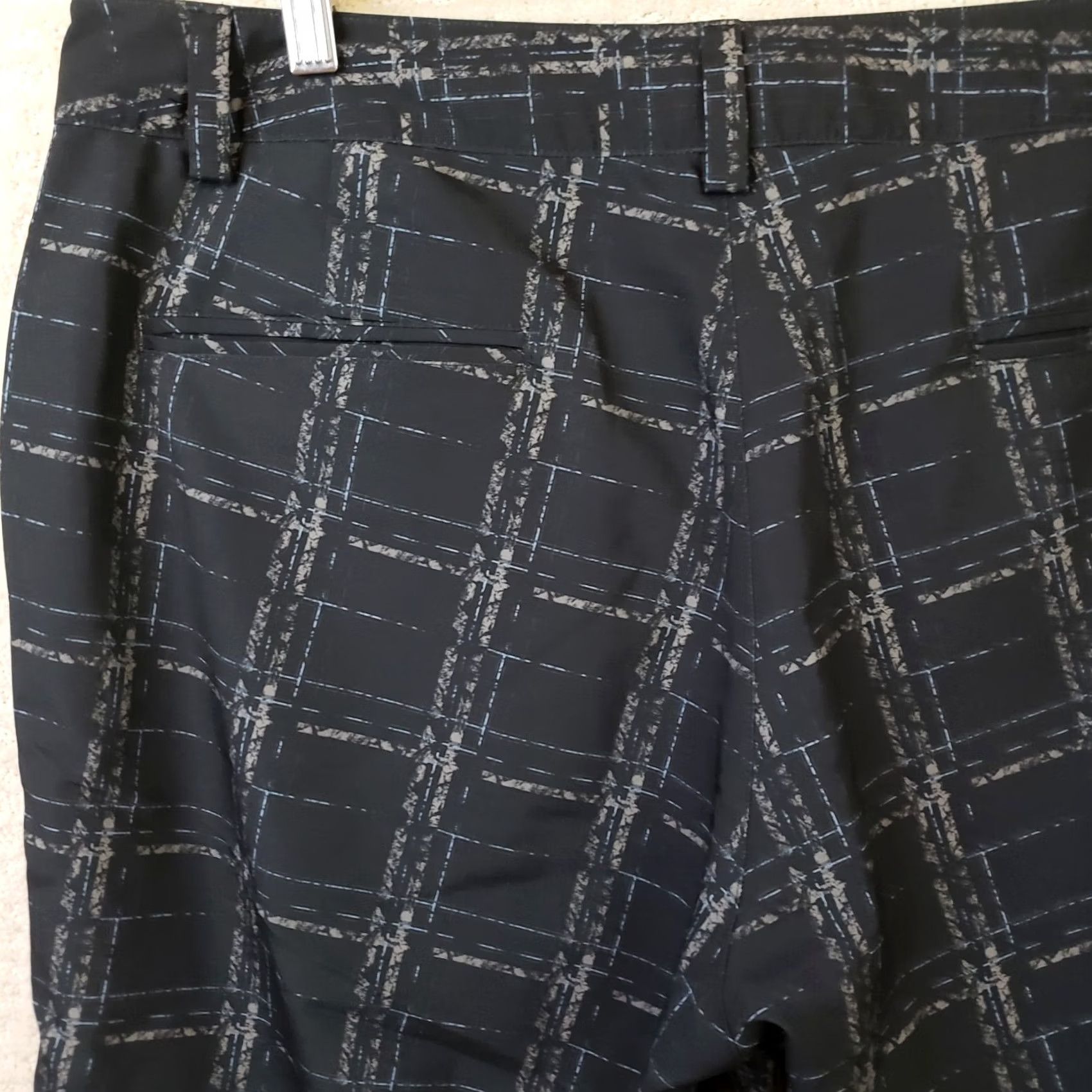 Under Armour Under Armour Shorts Mens 36 Black Gray Plaid 10" Inseam Golf Casual Chino Size US 36 / EU 52 - 6 Thumbnail