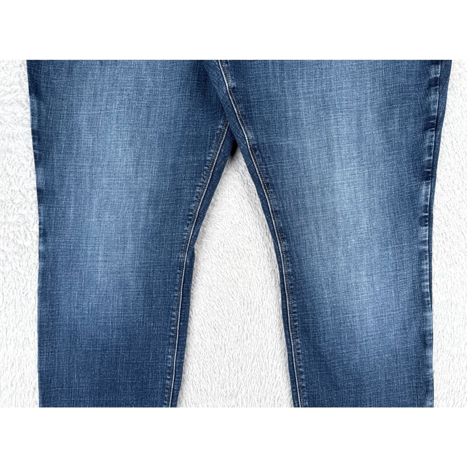 Lee Lee Jeans Women 18W Blue Denim Mid Rise Bootcut 5-Pocket Design Cotton Blend 39x28 Plus Size Size 40" / US 18 - 3 Thumbnail