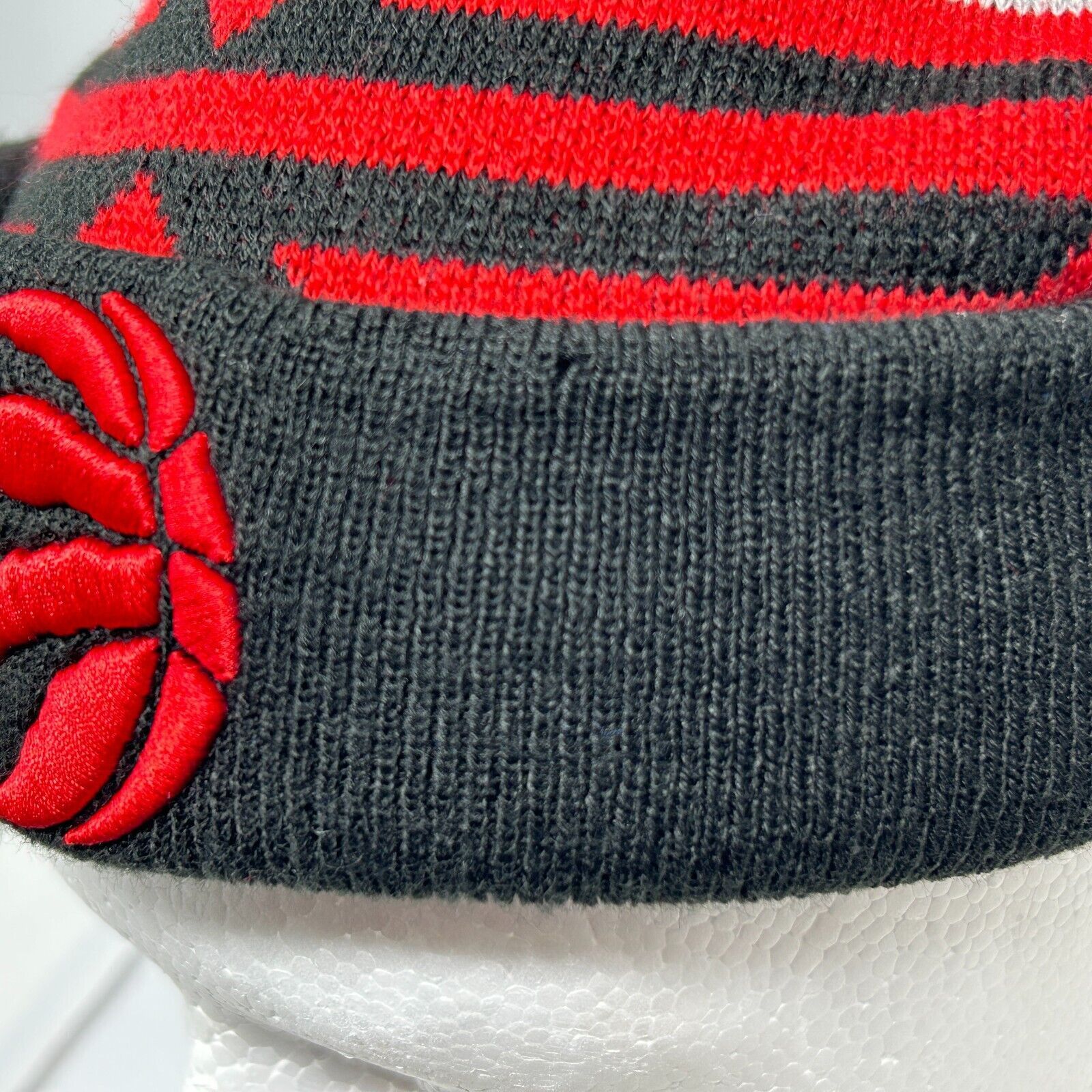 New Era Toronto Raptors Cuffed Pom Pom Beanie Toque Hat NBA Size ONE SIZE - 4 Thumbnail