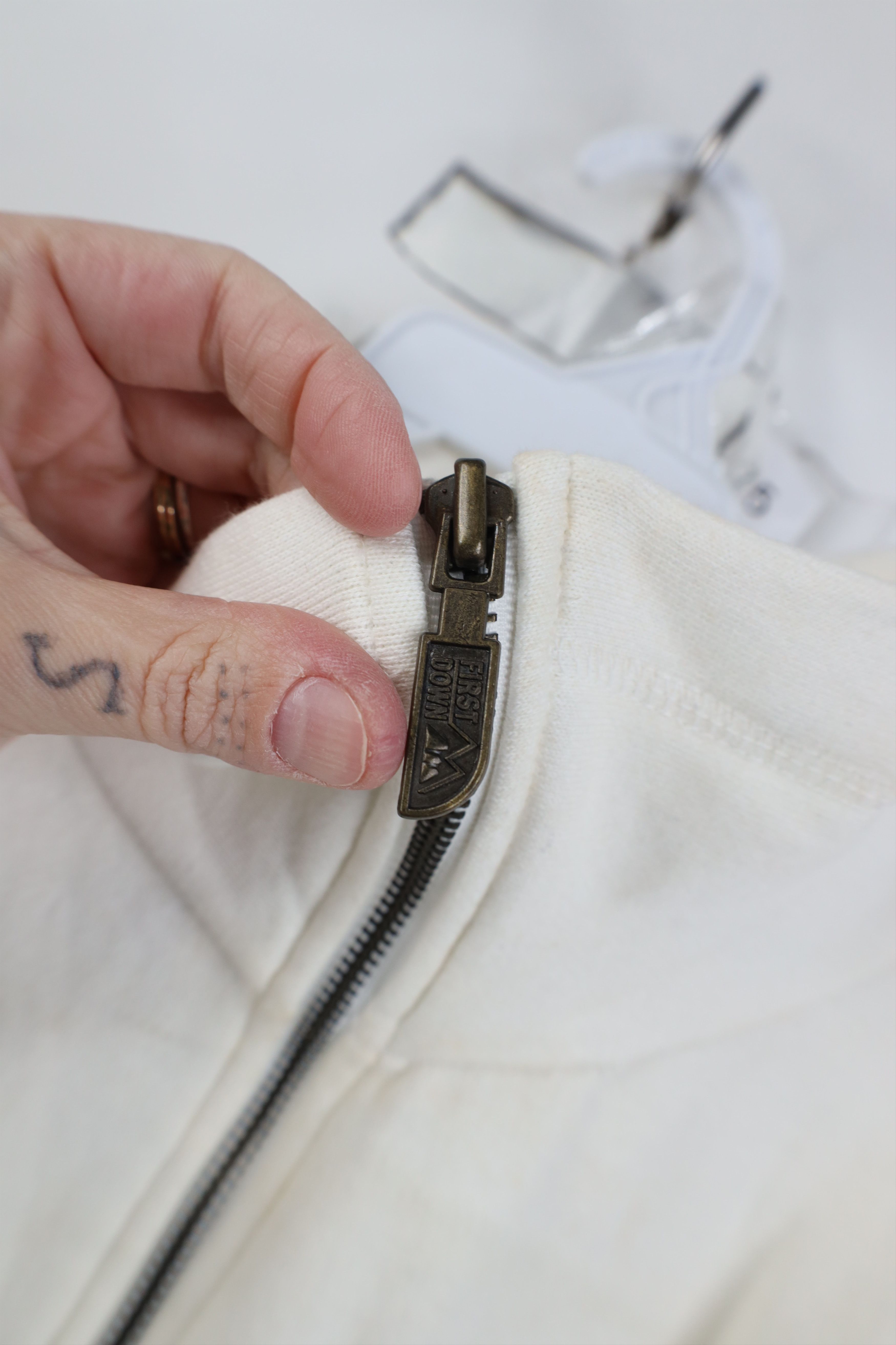 Vintage Deadstock Vintage 90s Streetwear Mountain Zip Sweatshirt Size US XL / EU 56 / 4 - 9 Thumbnail