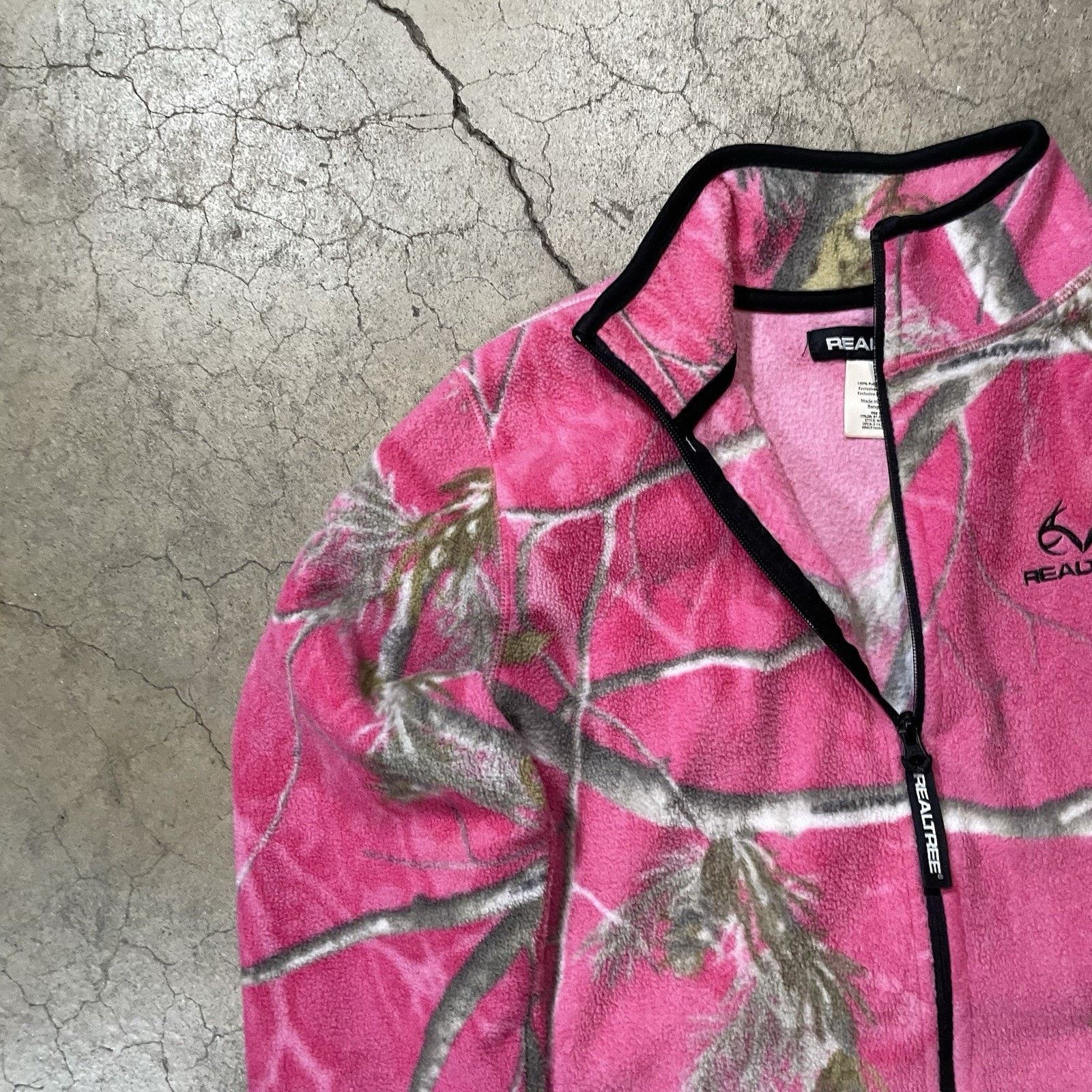Realtree Realtree Women's Pink Camo Zip Fleece Jacket Realtree Small Size S / US 4 / IT 40 - 3 Thumbnail
