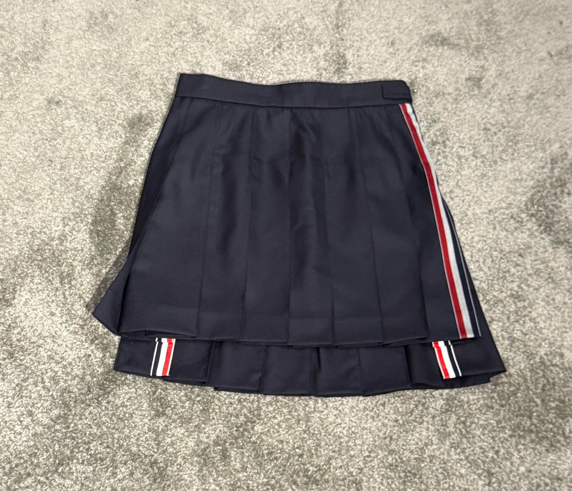 Thom Browne THOM BROWNE Navy Short Pleated Skirt 3-Color Side Logo 40 Size 27" / US 4 / IT 40 - 3 Thumbnail
