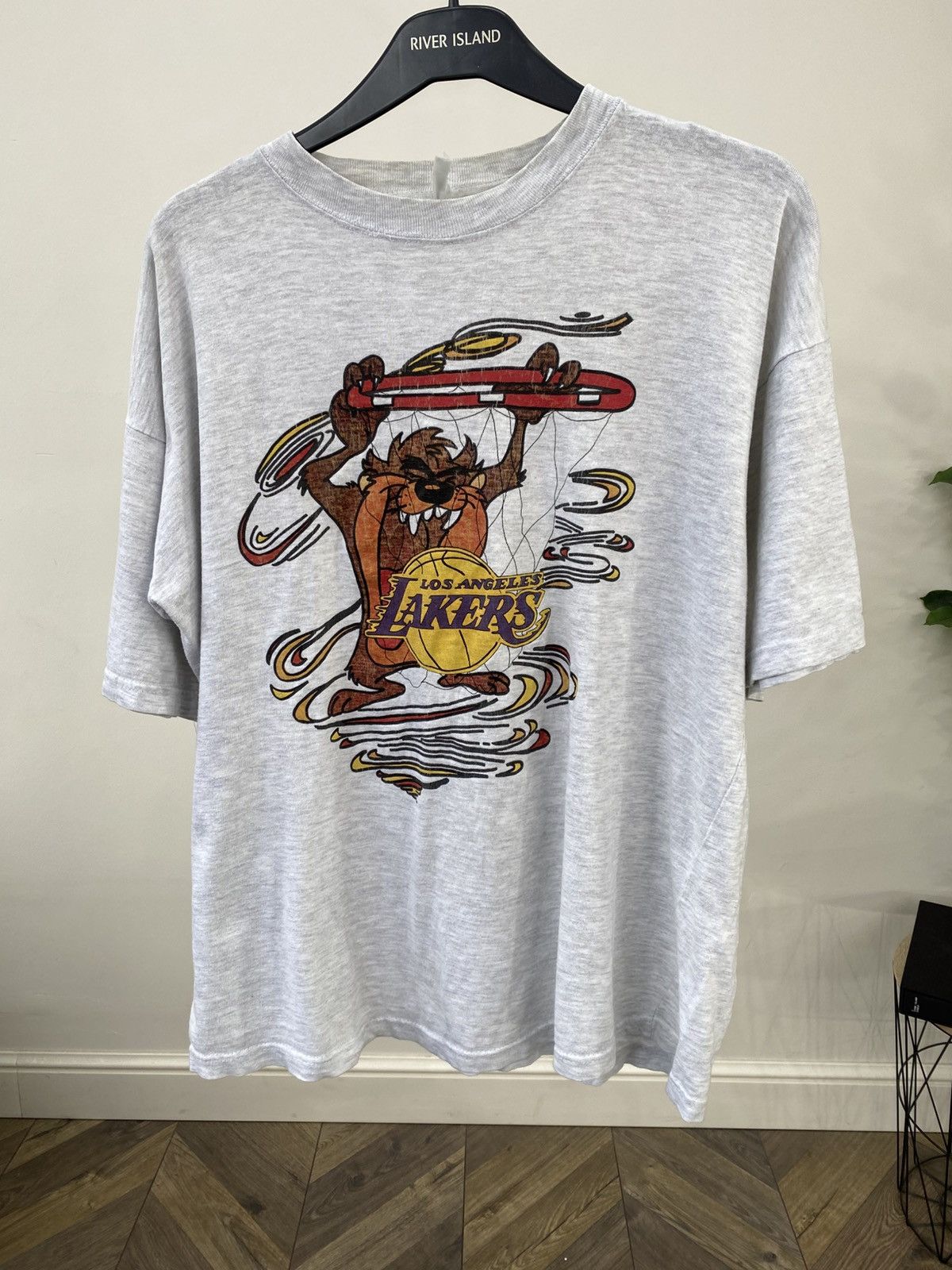 Other Vintage Looney Tunes Los Angeles Lakers NBA Basketball Tee Size US L / EU 52-54 / 3 - 3 Thumbnail