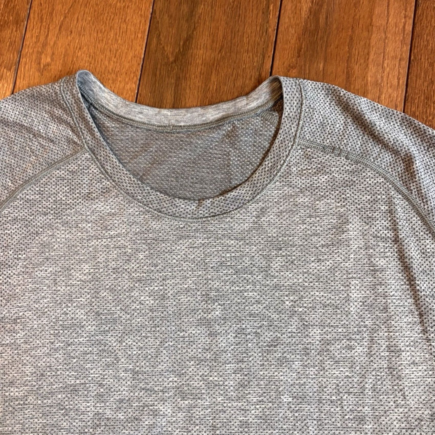 Lululemon Lululemon Mens Metal Vent Crew Neck T Shirt Gray sz Large Athletic Fit Size US XL / EU 56 / 4 - 4 Thumbnail