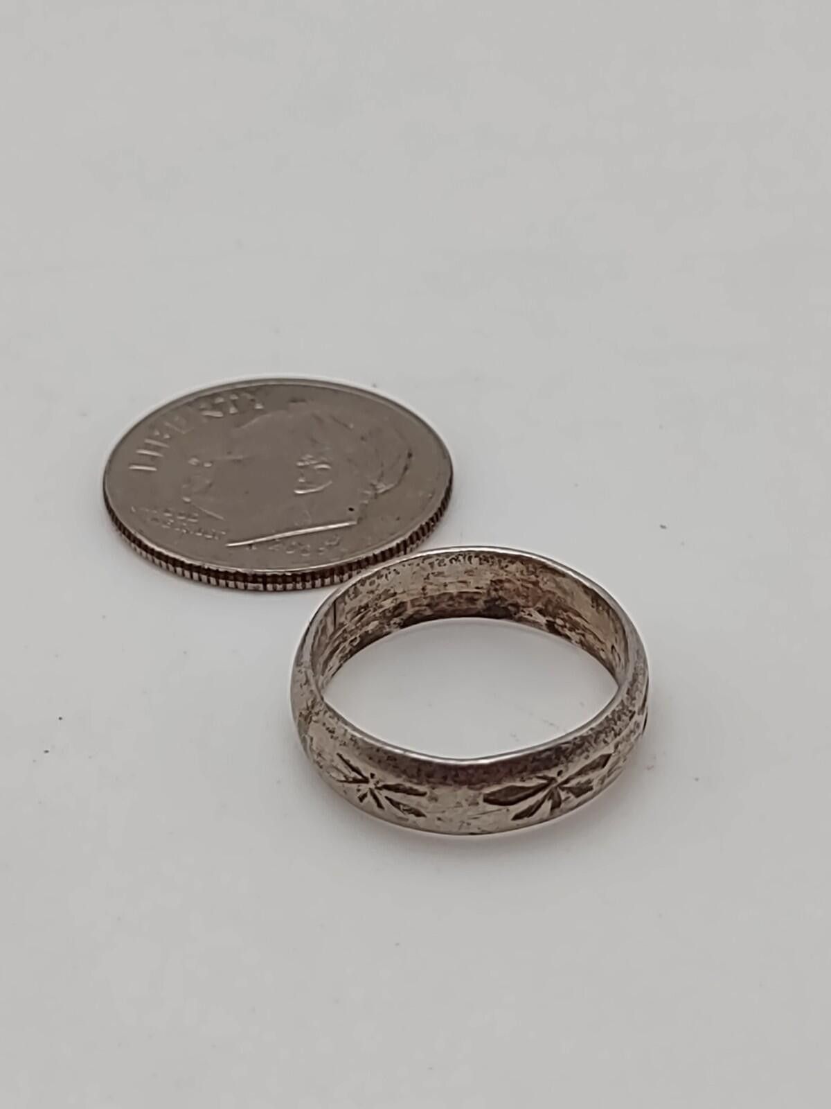 The Unbranded Brand Sterling Silver Etched Leaf Band Ring Size 3 Vintage Style Size ONE SIZE - 2 Thumbnail
