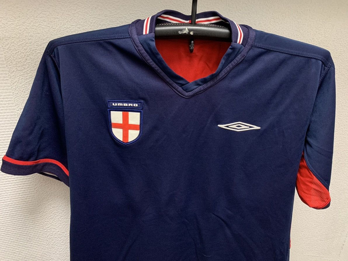 Umbro England umbro vintage soccer jersey reversible 2002 M-L sz Size US M / EU 48-50 / 2 - 3 Thumbnail