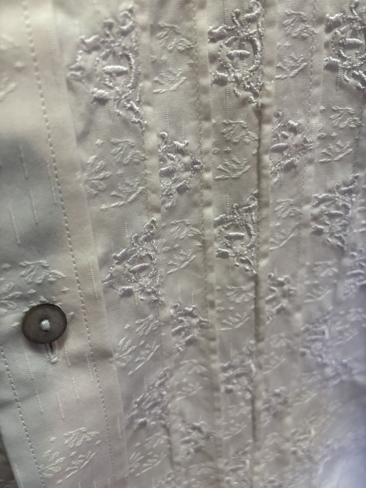 Robert Graham Robert Graham Men's White Embroidered Button Down Shirt (XL) Size US XL / EU 56 / 4 - 2 Thumbnail