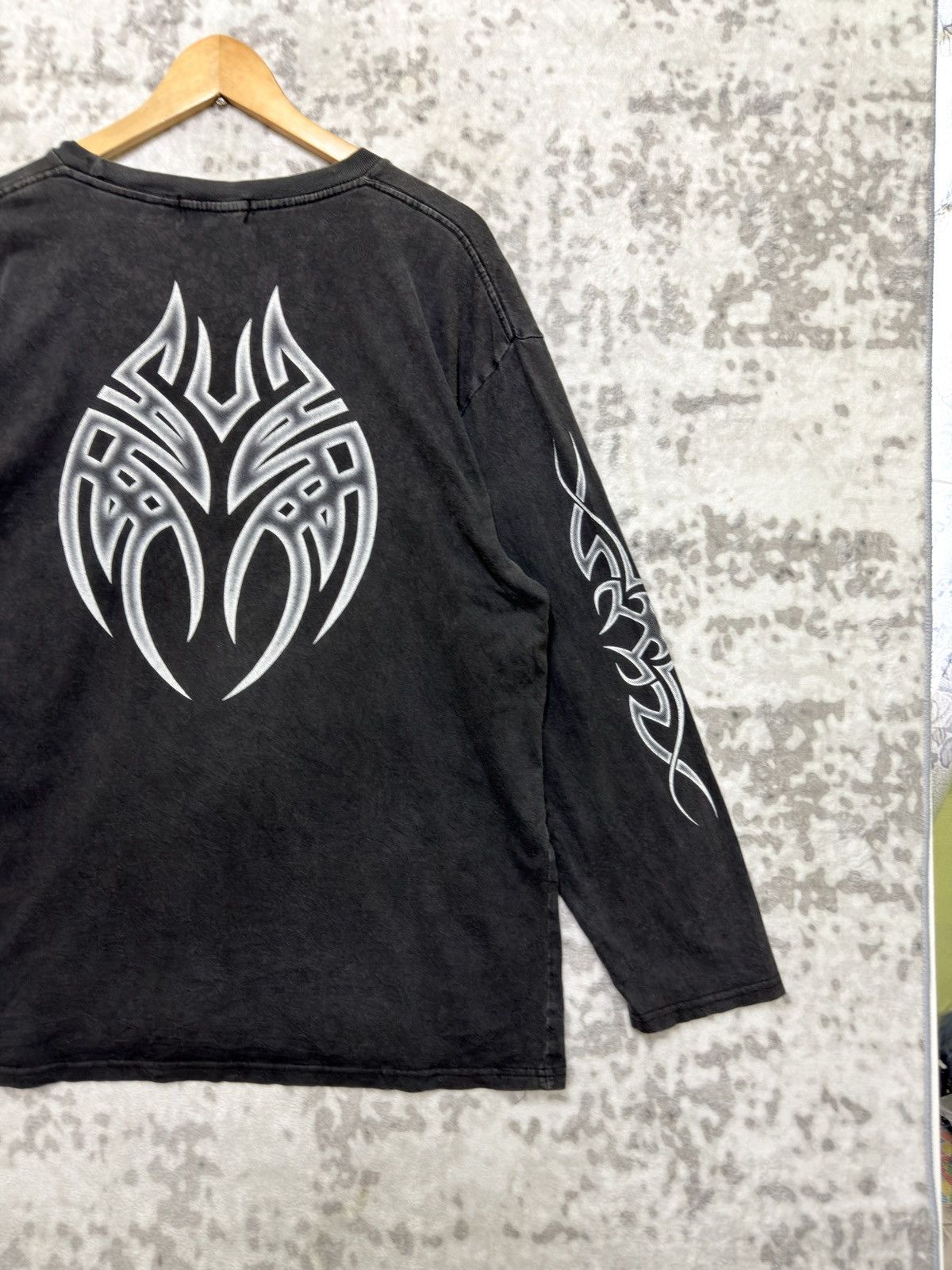 Vintage Vintage Y2K Tribal Long Sleeve Black Fade Graphic Tee Size US XL / EU 56 / 4 - 8 Thumbnail