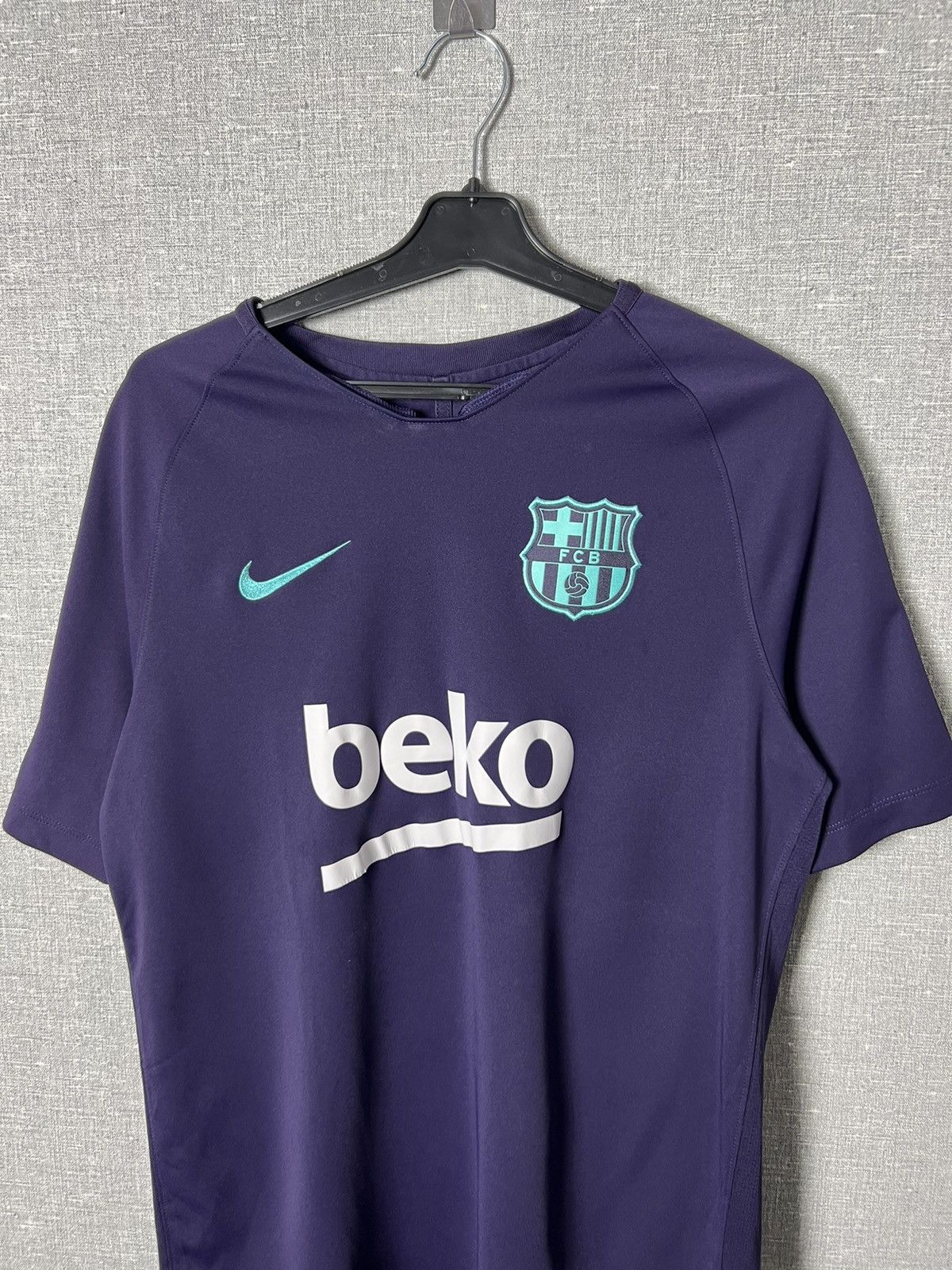 Nike Barcelona Nike 2017 - 2018 Training Soccer Jersey Size US L / EU 52-54 / 3 - 2 Thumbnail