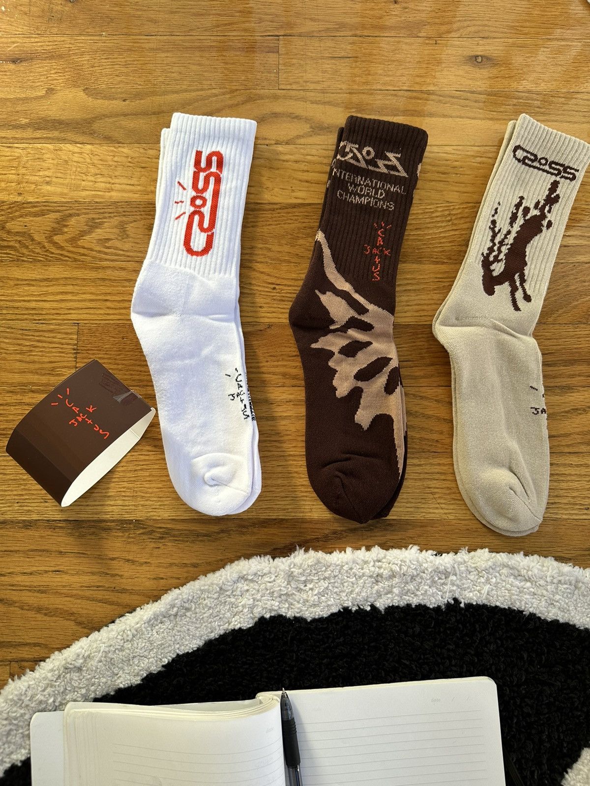 Travis Scott TRAVIS SCOTT CROSSOVER SOCKS | Grailed