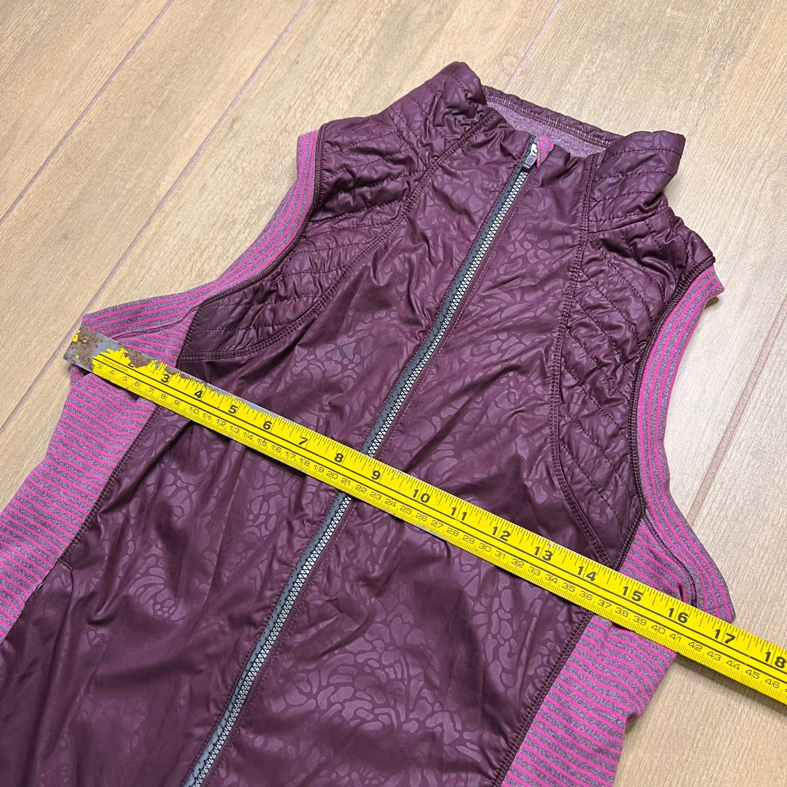 Lululemon Lululemon Rebel Runner Vest Petal Camo Embossed Bordeaux 8 Size M / US 6-8 / IT 42-44 - 6 Thumbnail