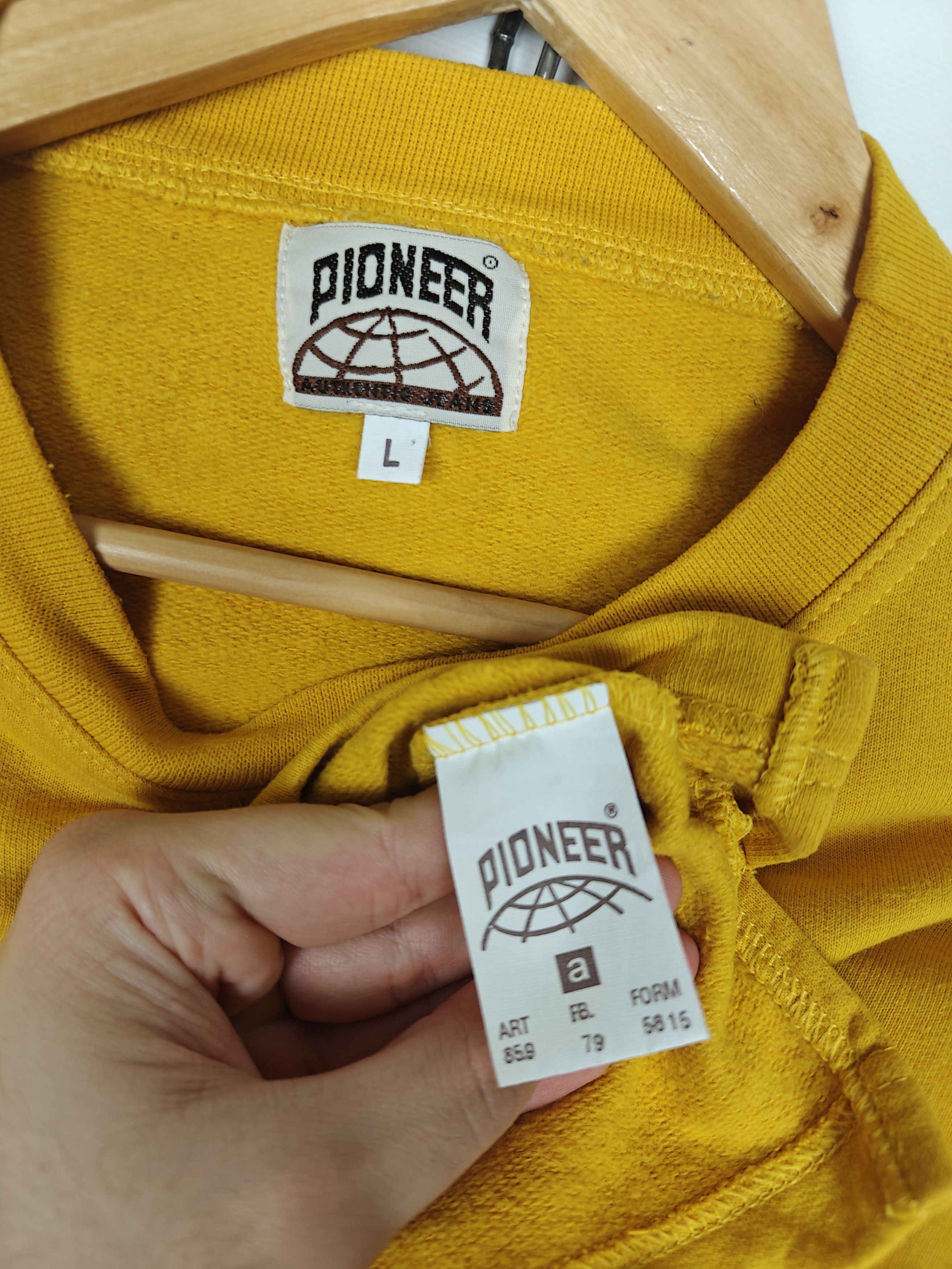 Vintage Pioneer Sweatshirt Crewneck Yellow Pullover size L Size US L / EU 52-54 / 3 - 9 Thumbnail