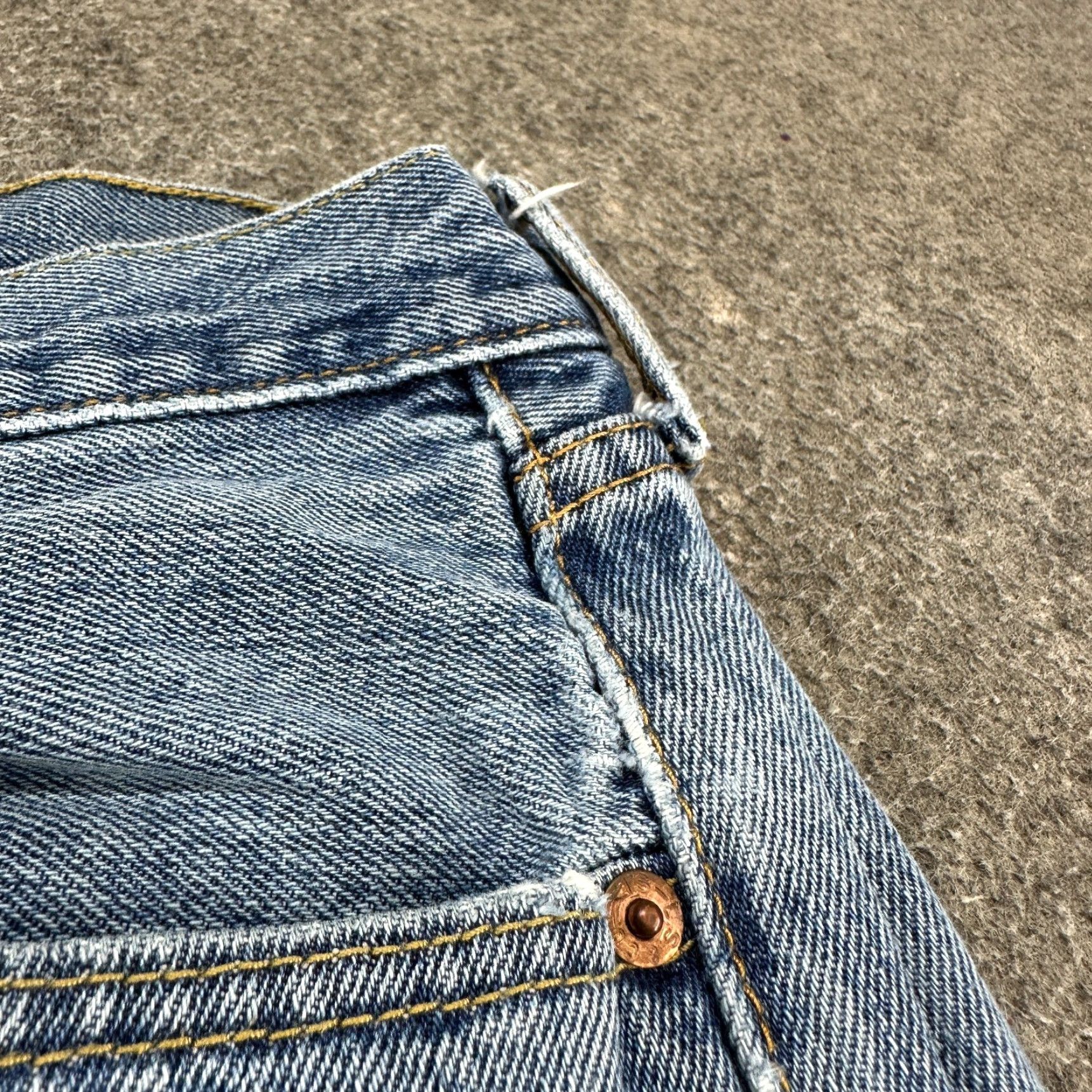 Levi's VINTAGE Levi's 501 Jeans Mens 34x29 Blue Distressed Straight Regular Fit Jeans Size US 34 / EU 50 - 4 Thumbnail