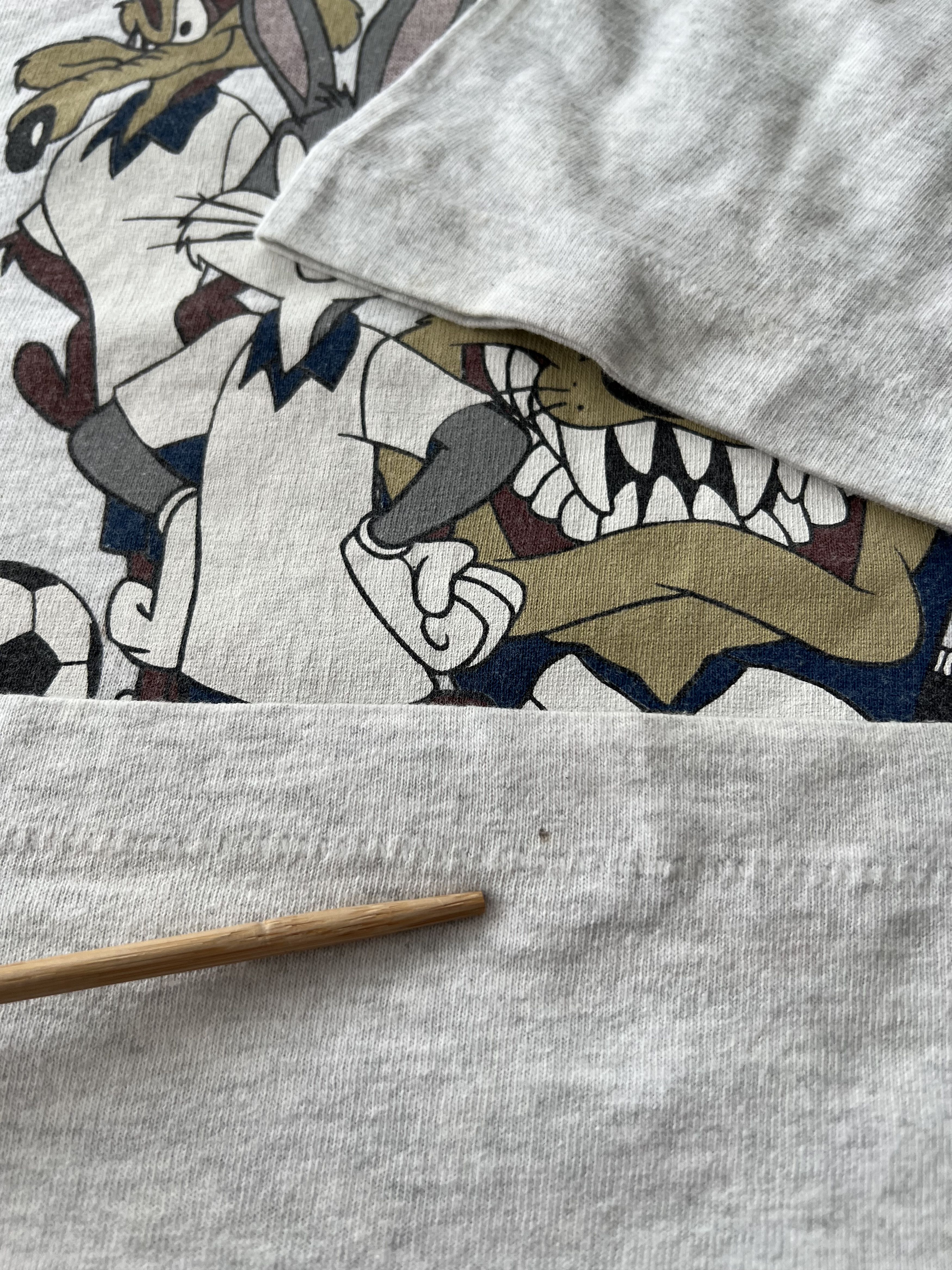 Warner Bros Vintage 1995 Warner Bros Euro 96 England Nutmeg Taz T-shirt Size US S / EU 44-46 / 1 - 7 Thumbnail