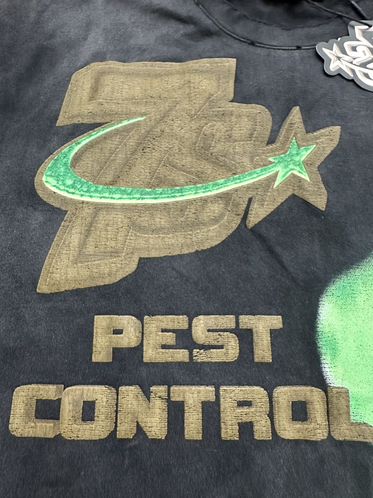 Other Triple Sevens "Pest Control" Tee in Black. Size US S / EU 44-46 / 1 - 6 Thumbnail