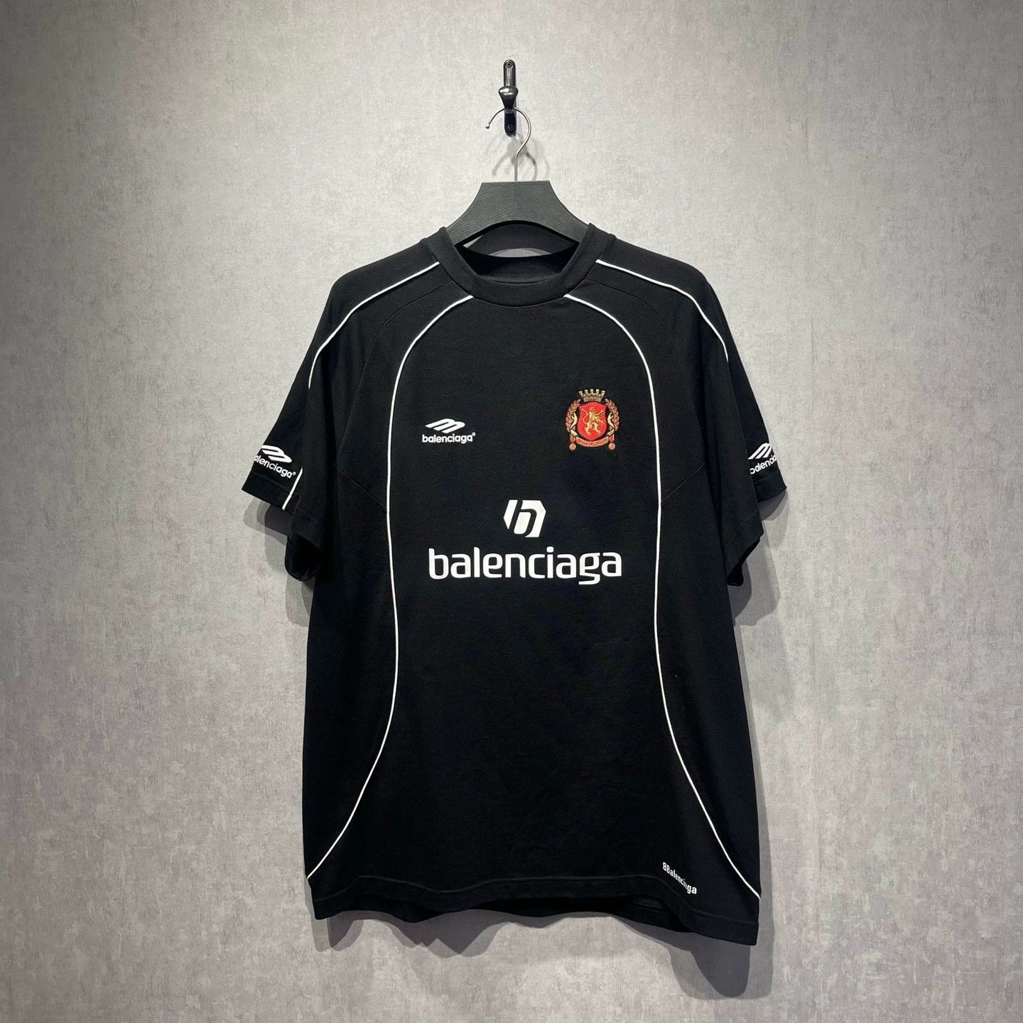 Balenciaga Balenciaga Manchester United Logo Tee - dmc Size US S / EU 44-46 / 1 - 1 Thumbnail