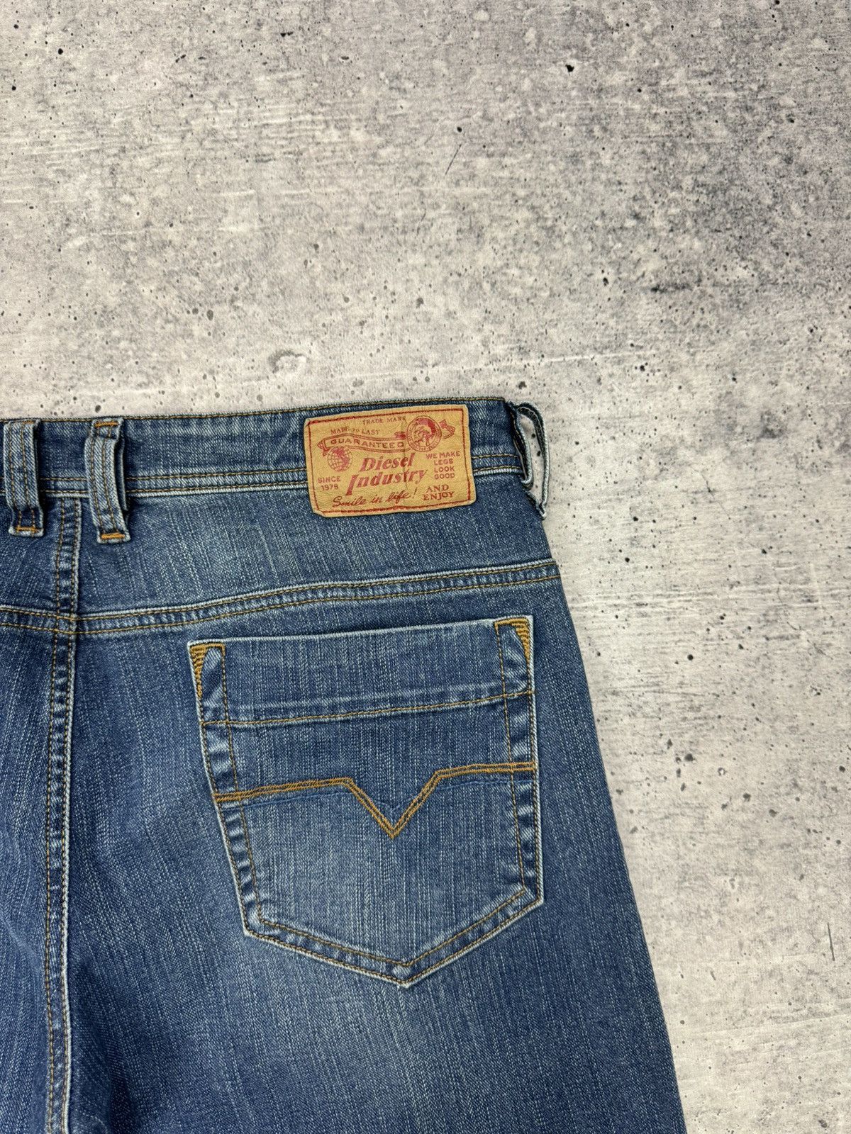 Diesel Vintage Diesel 90’s Y2K Style Blue Stonewashed Jeans Pants Size US 36 / EU 52 - 22 Thumbnail